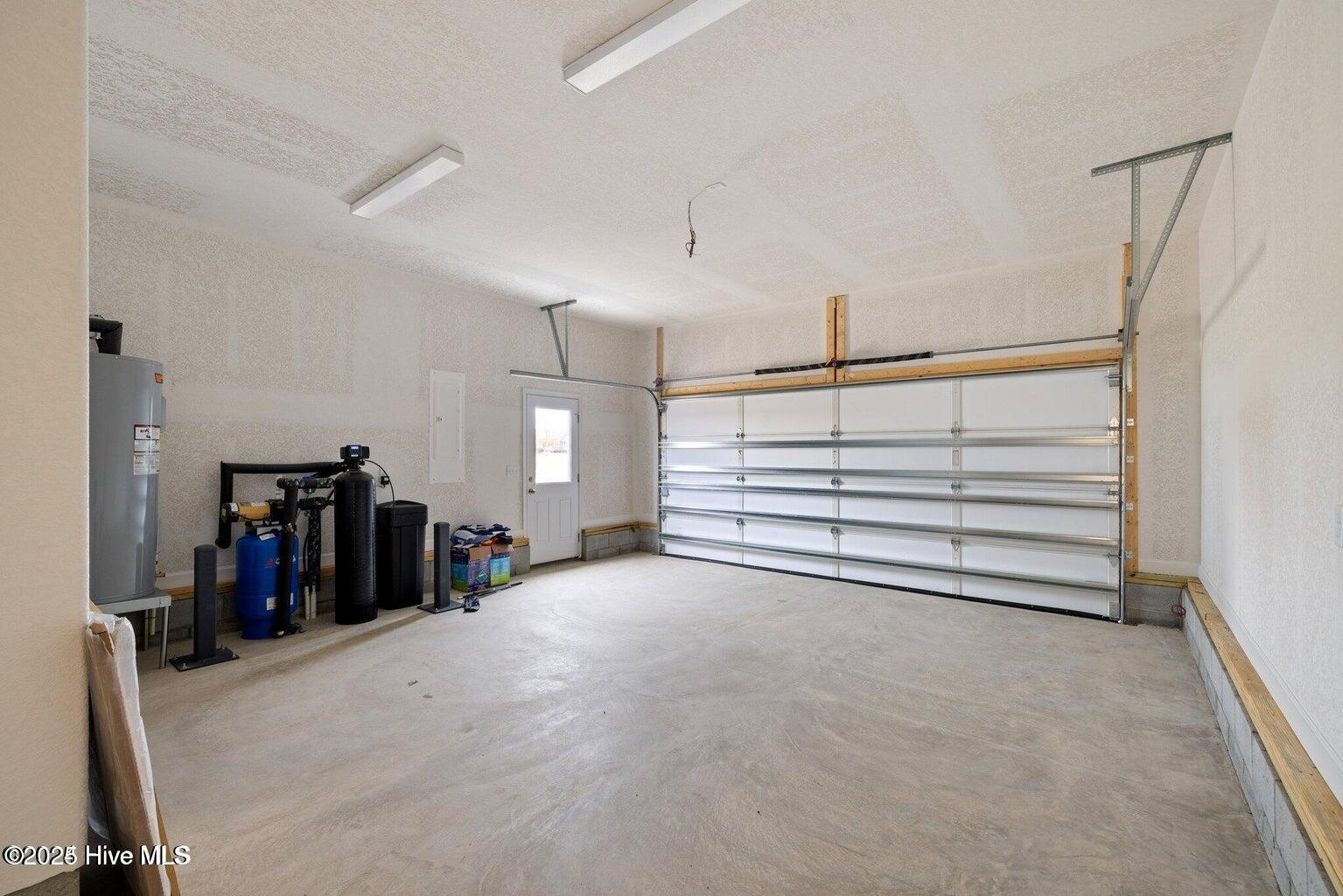 Image 3: Similar Photo