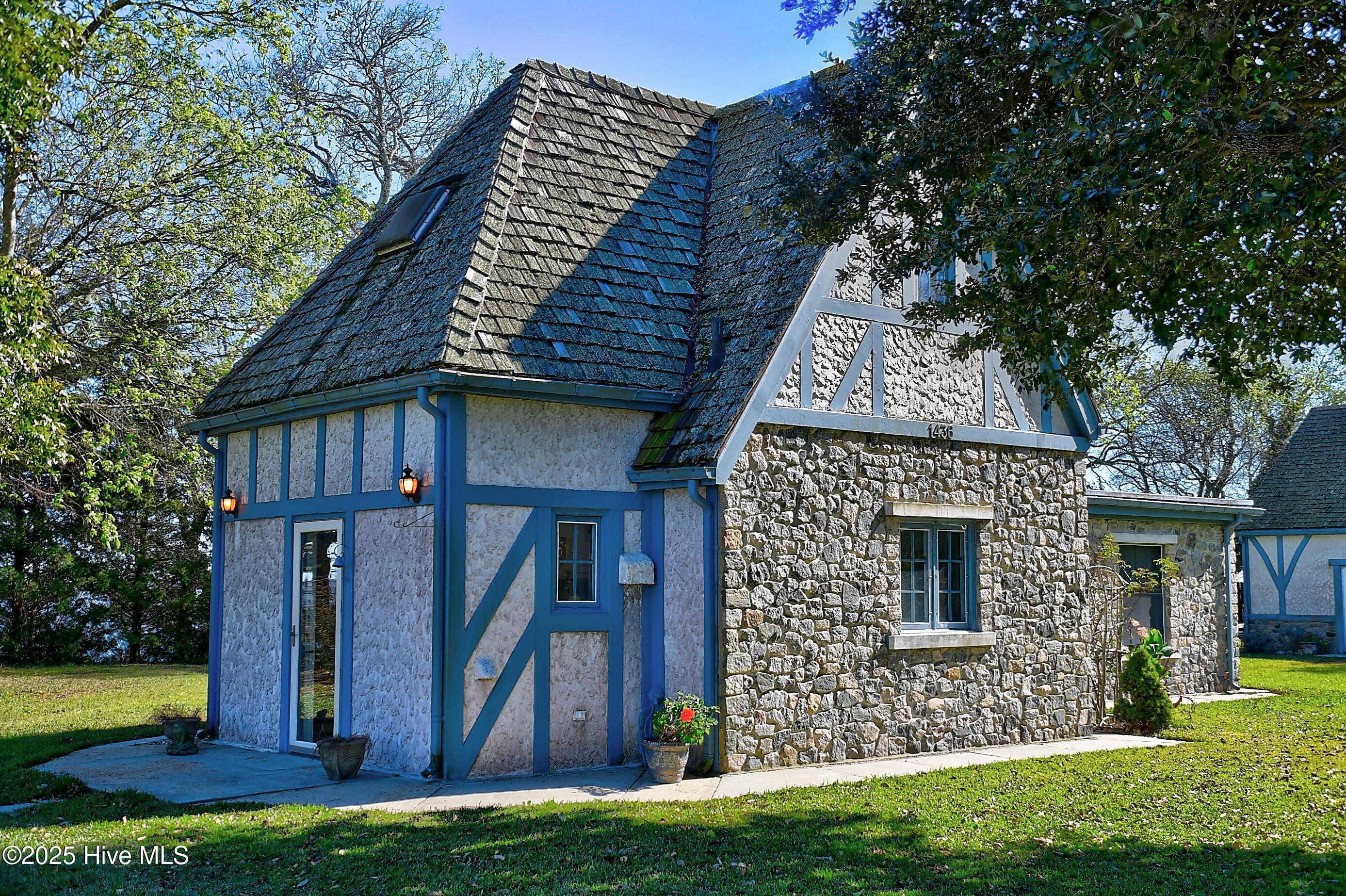 Image 3: 3-Exterior-Front