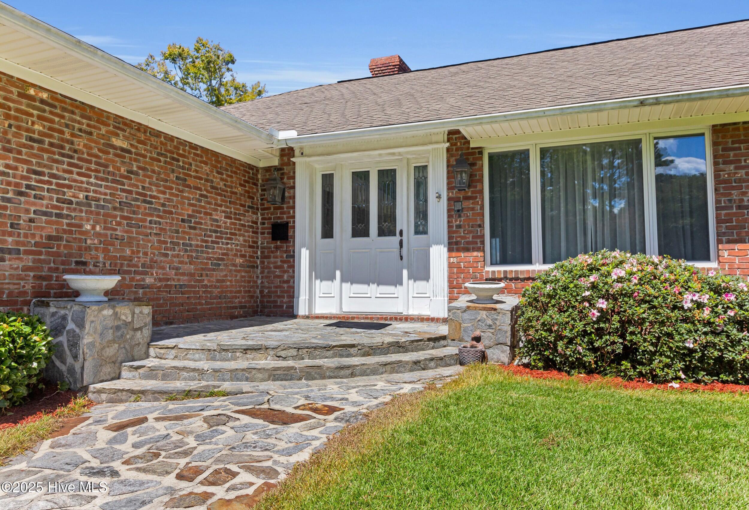 Image 3: 110 Balboa Court