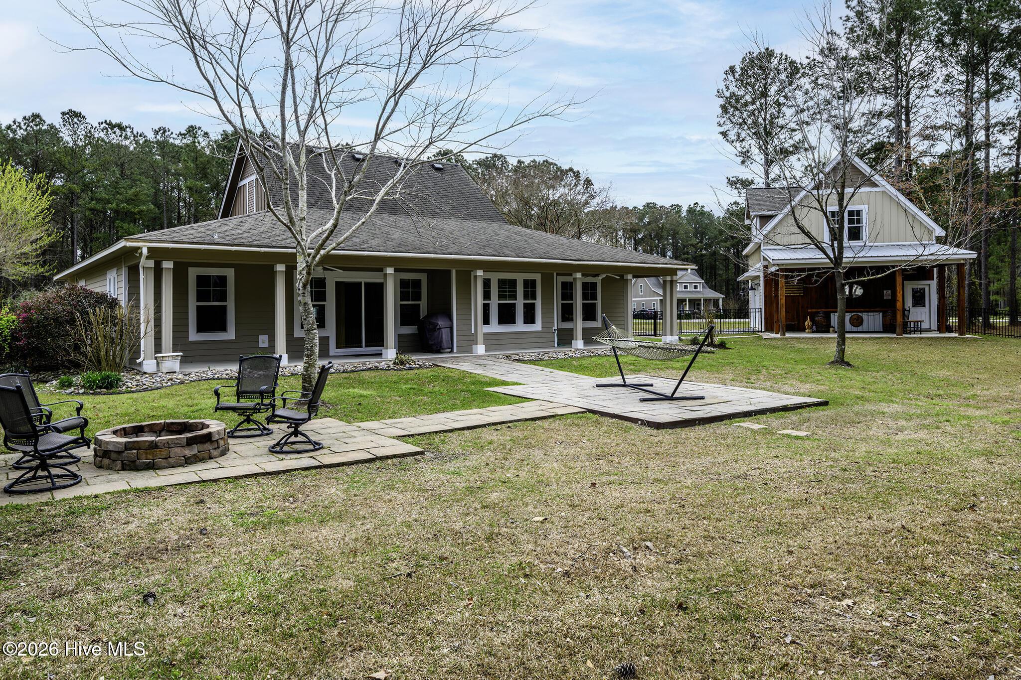 Image 4: Amazing Backyard