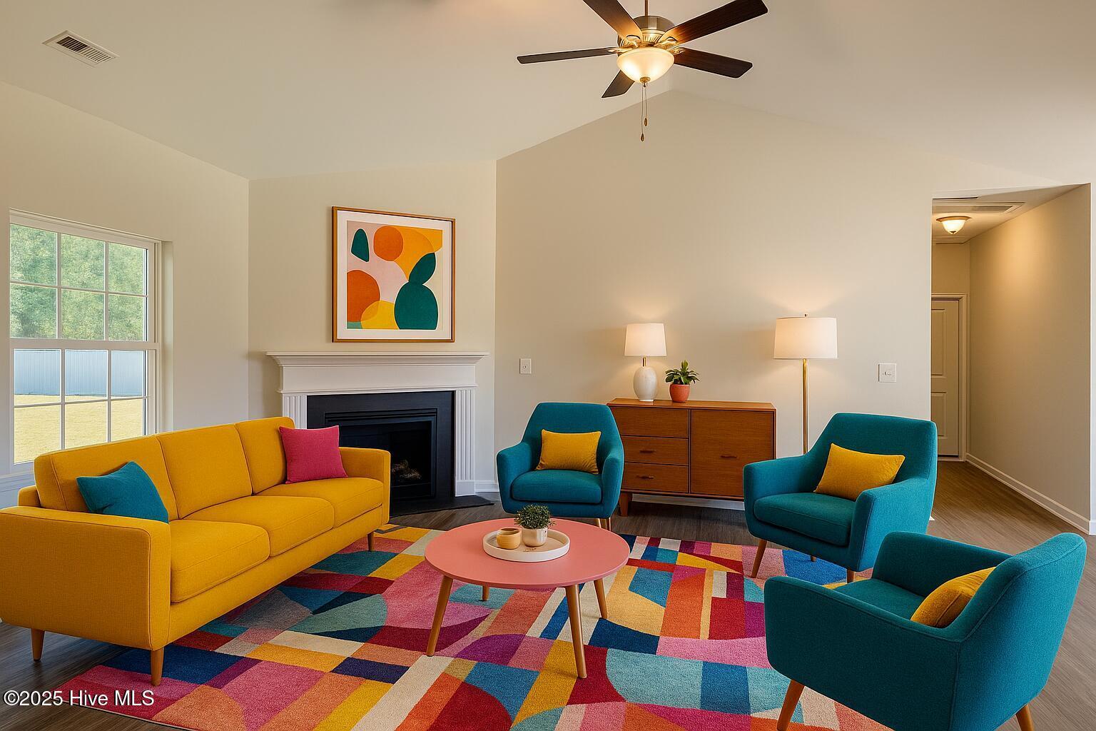 Image 3: 169 Vista Cay Living Room