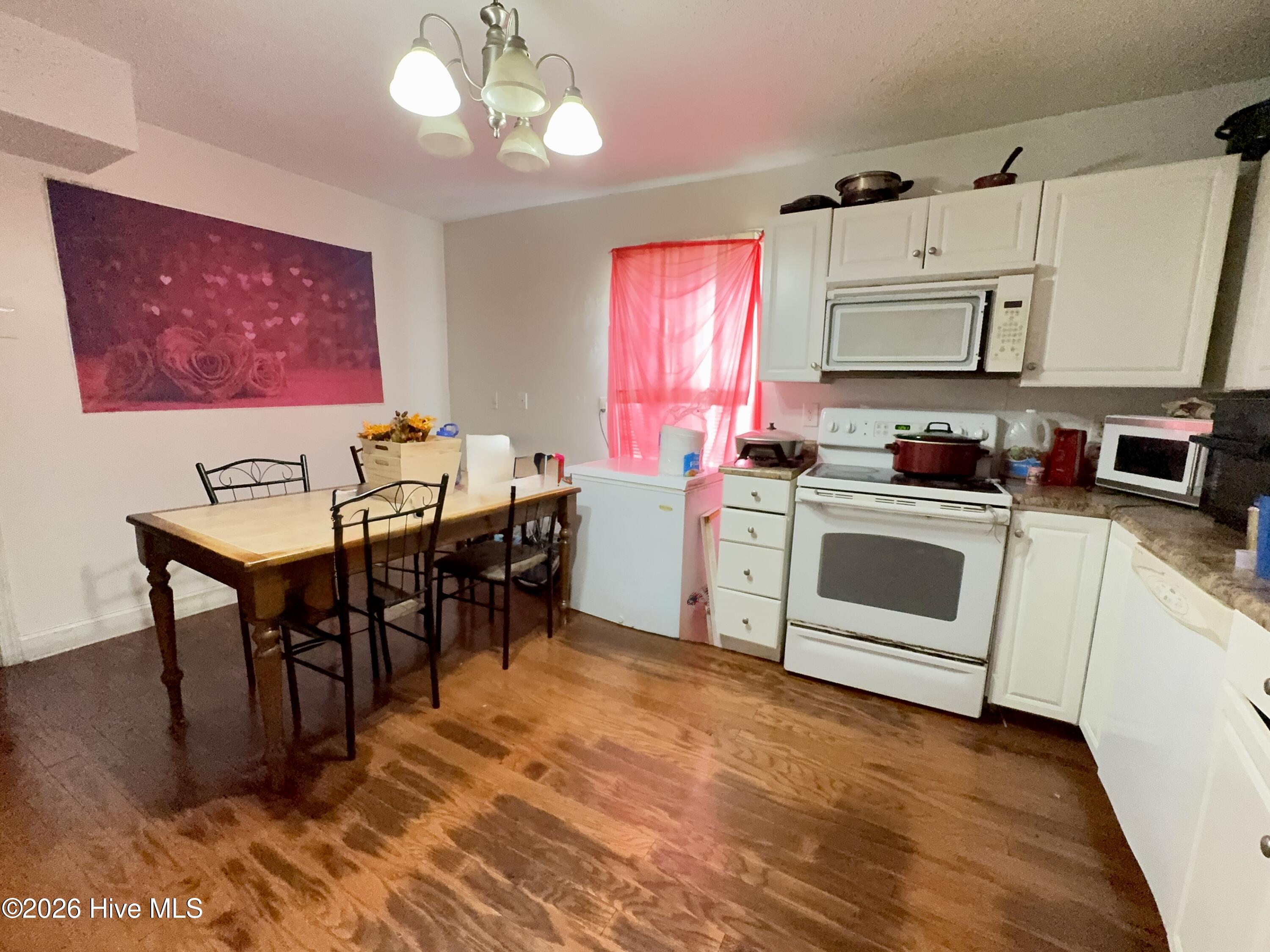 Image 4: Kitchen & Dining combo