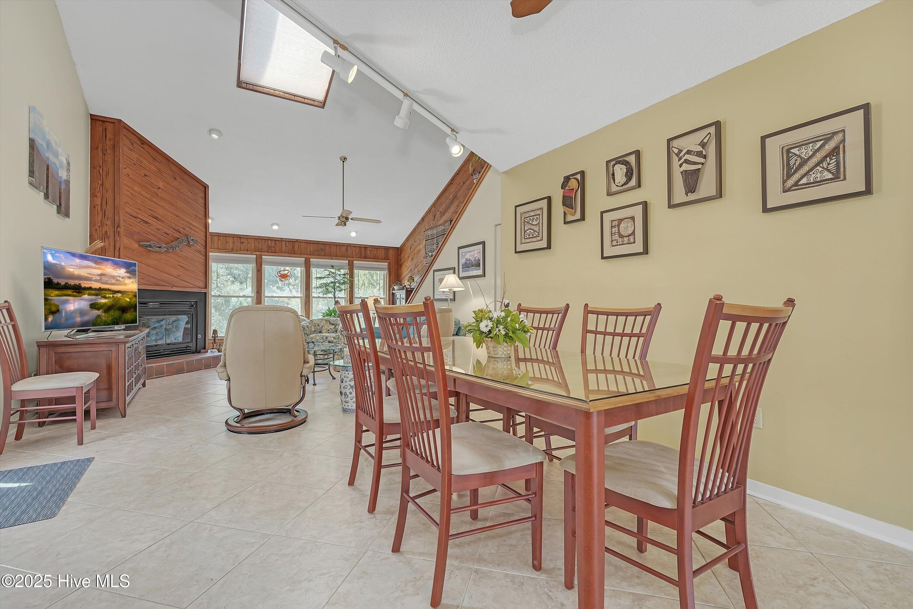 Image 4: 21-A7405825