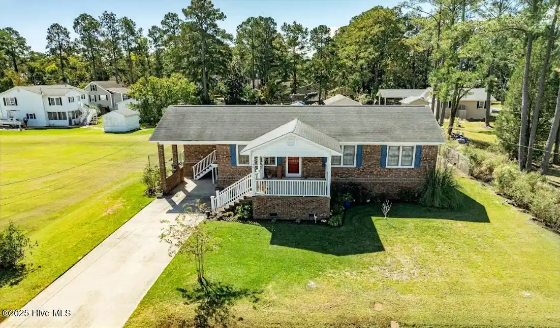 Image 1: 01 Main View 746 Heber St