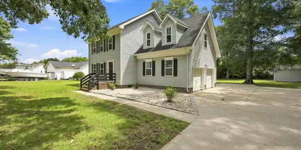 Image 4: Exterior