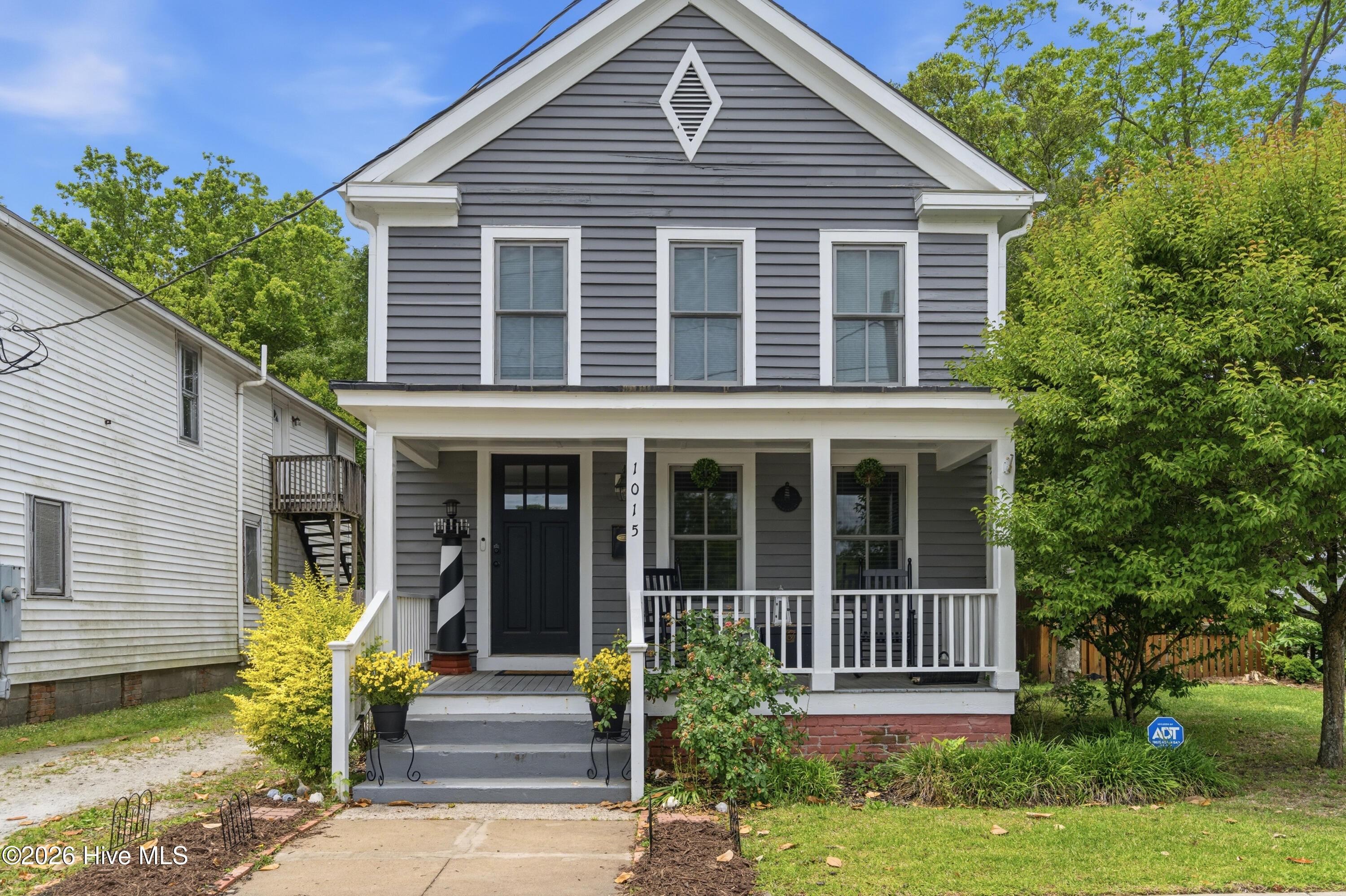 Image 2: 1015 N Craven-44
