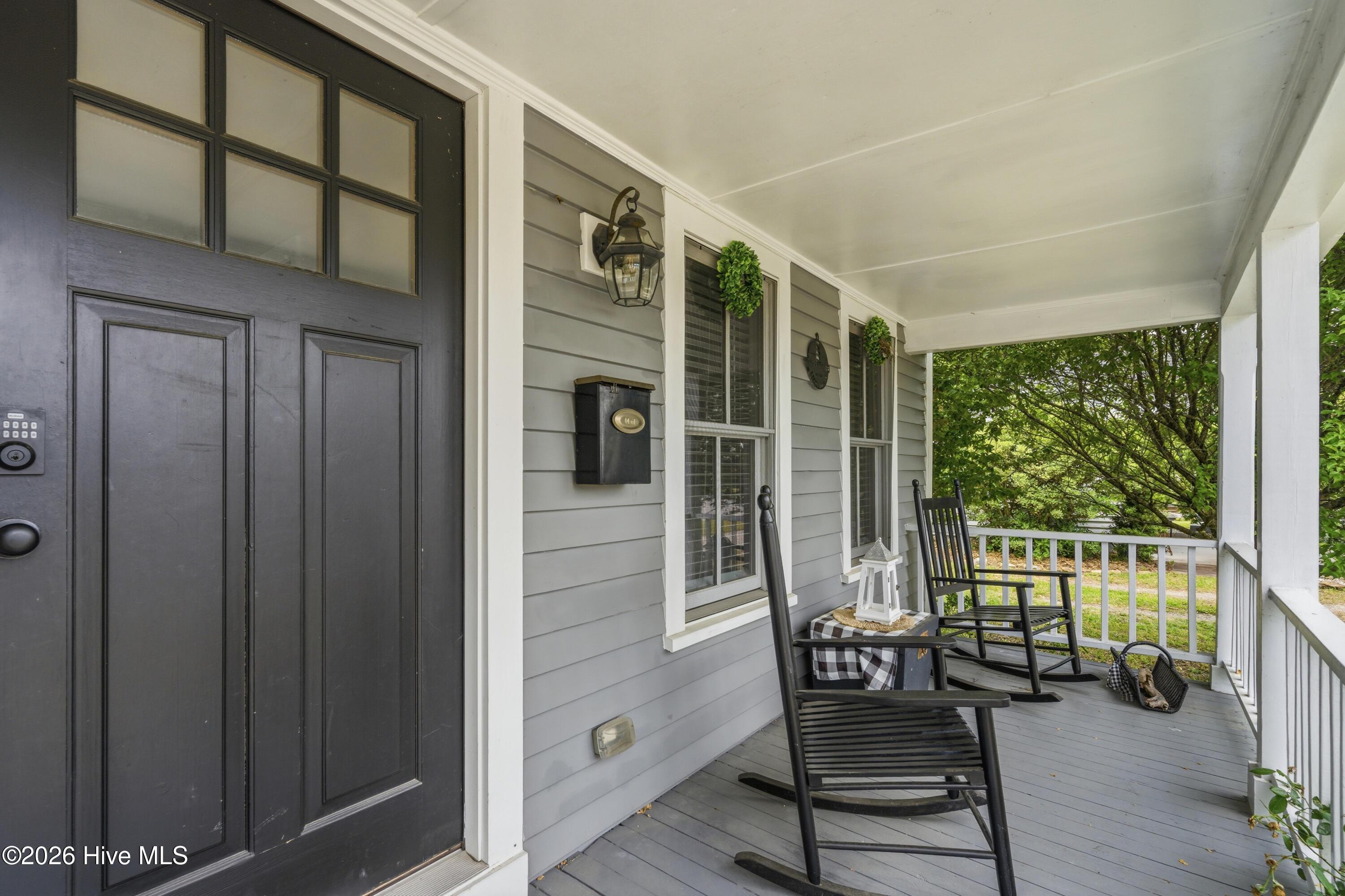Image 3: 1015 N Craven-40
