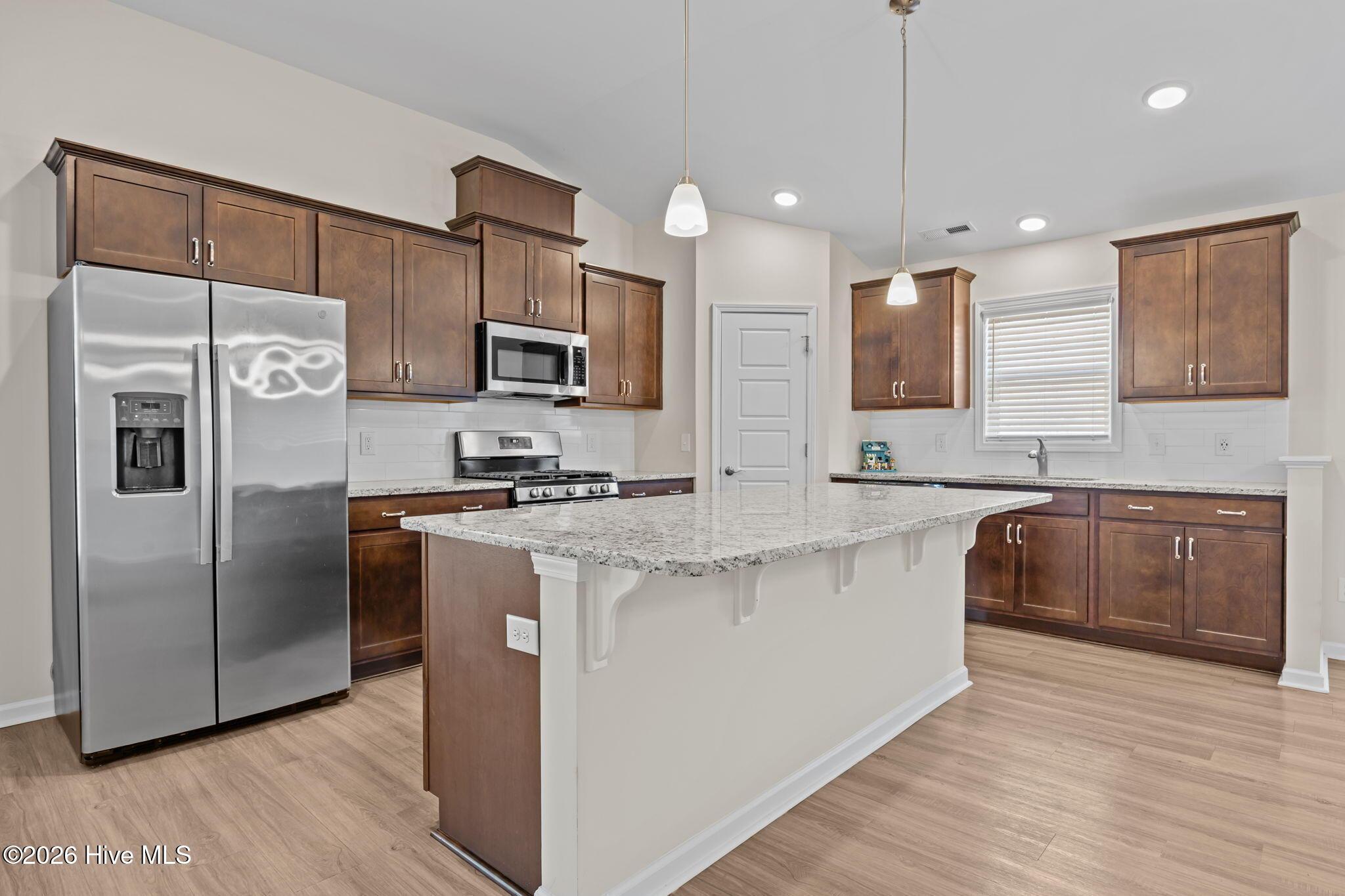 Image 2: 621 W Beaufort Rd