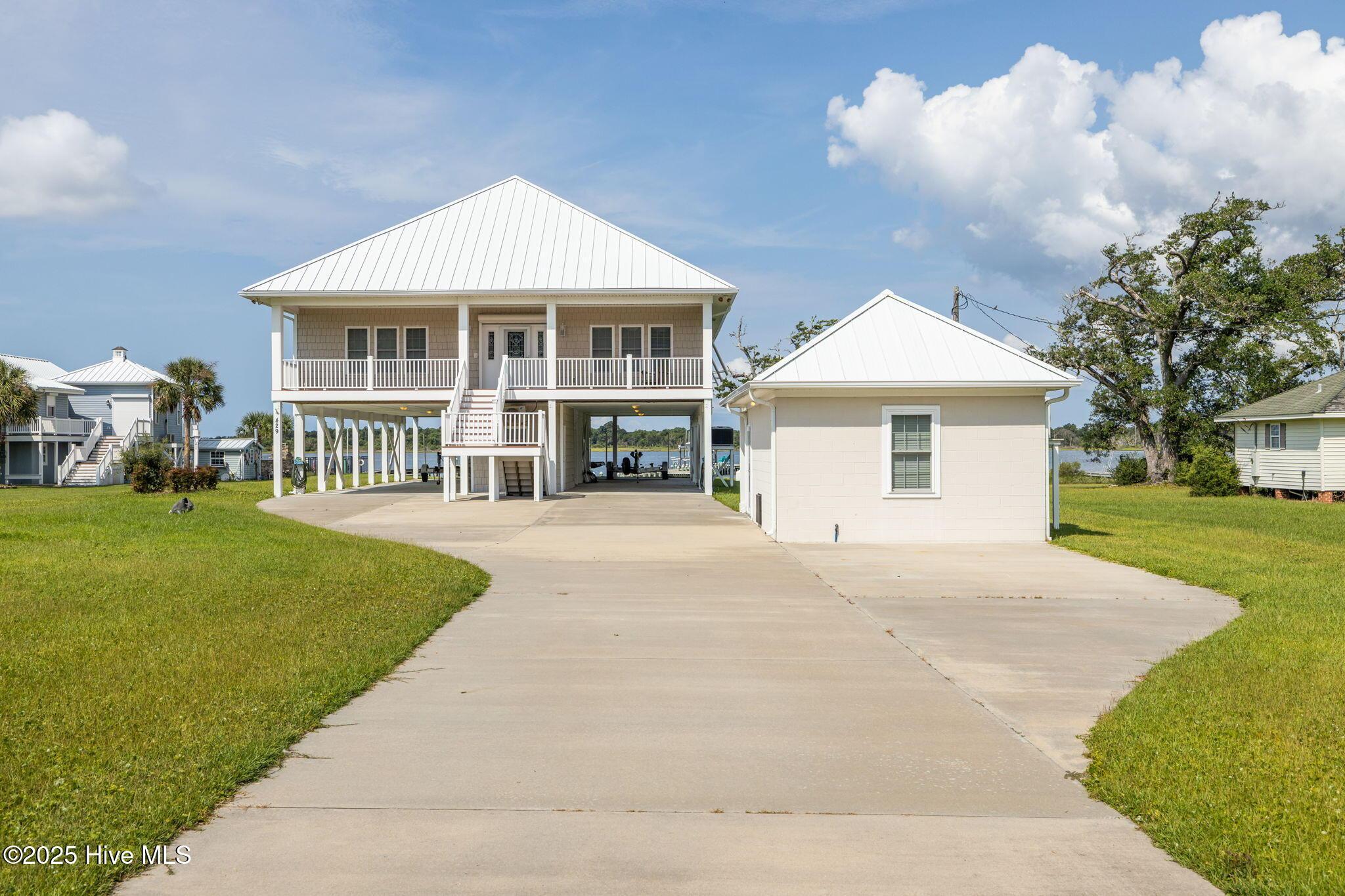 Image 1: 1-web-or-mls-1S3A1311