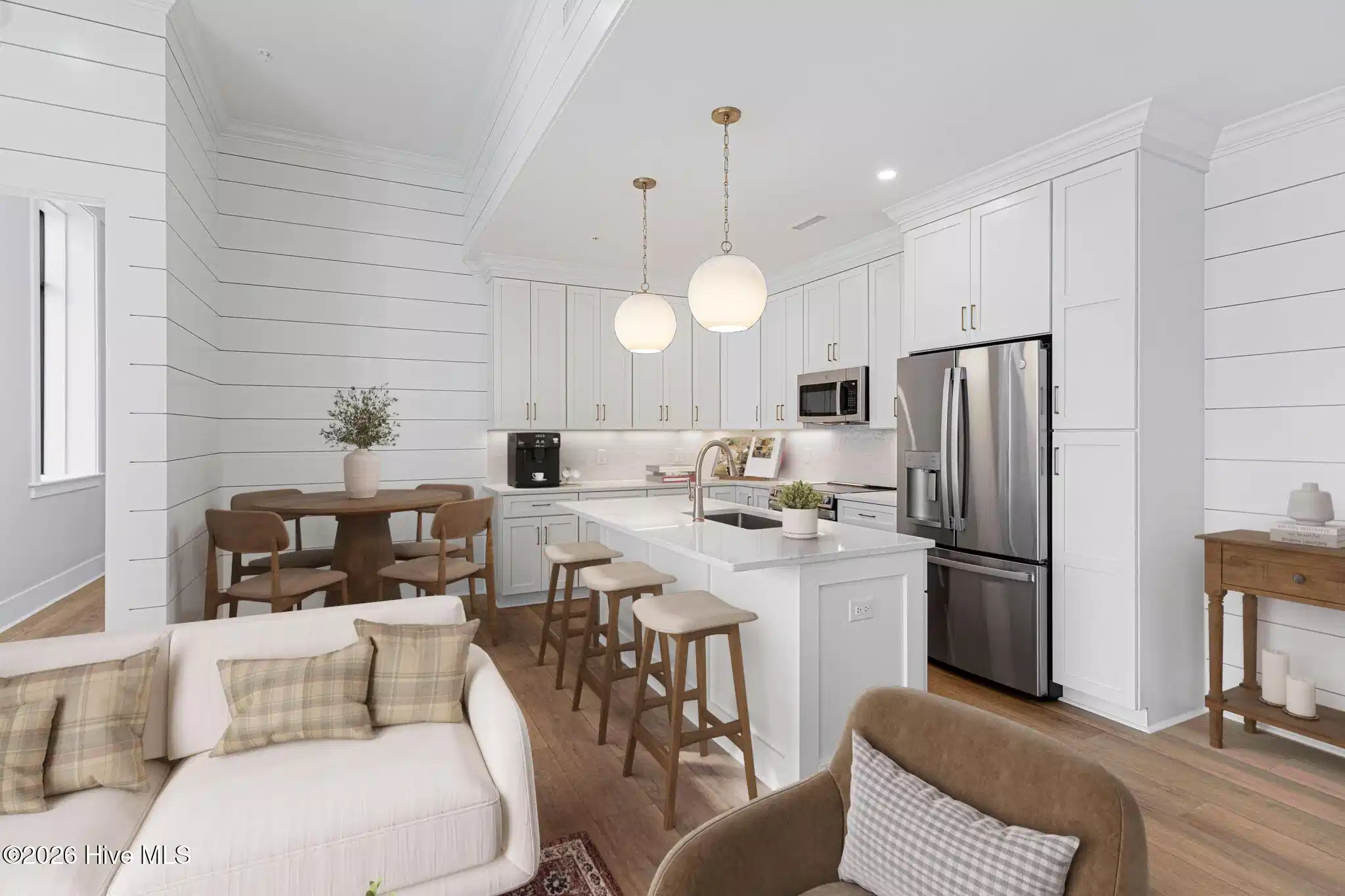 Image 1: Kitchen, Dining & Living