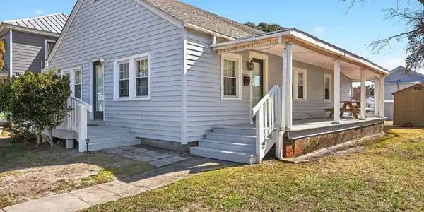 1407 Arendell Street