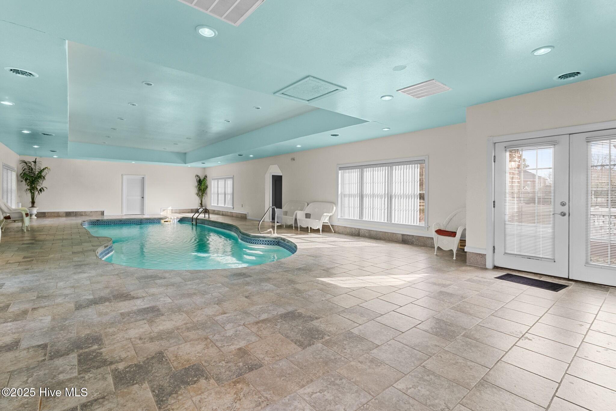 Image 3: 6fe0df36-e917-45ed-bab7-48d46a5d3840