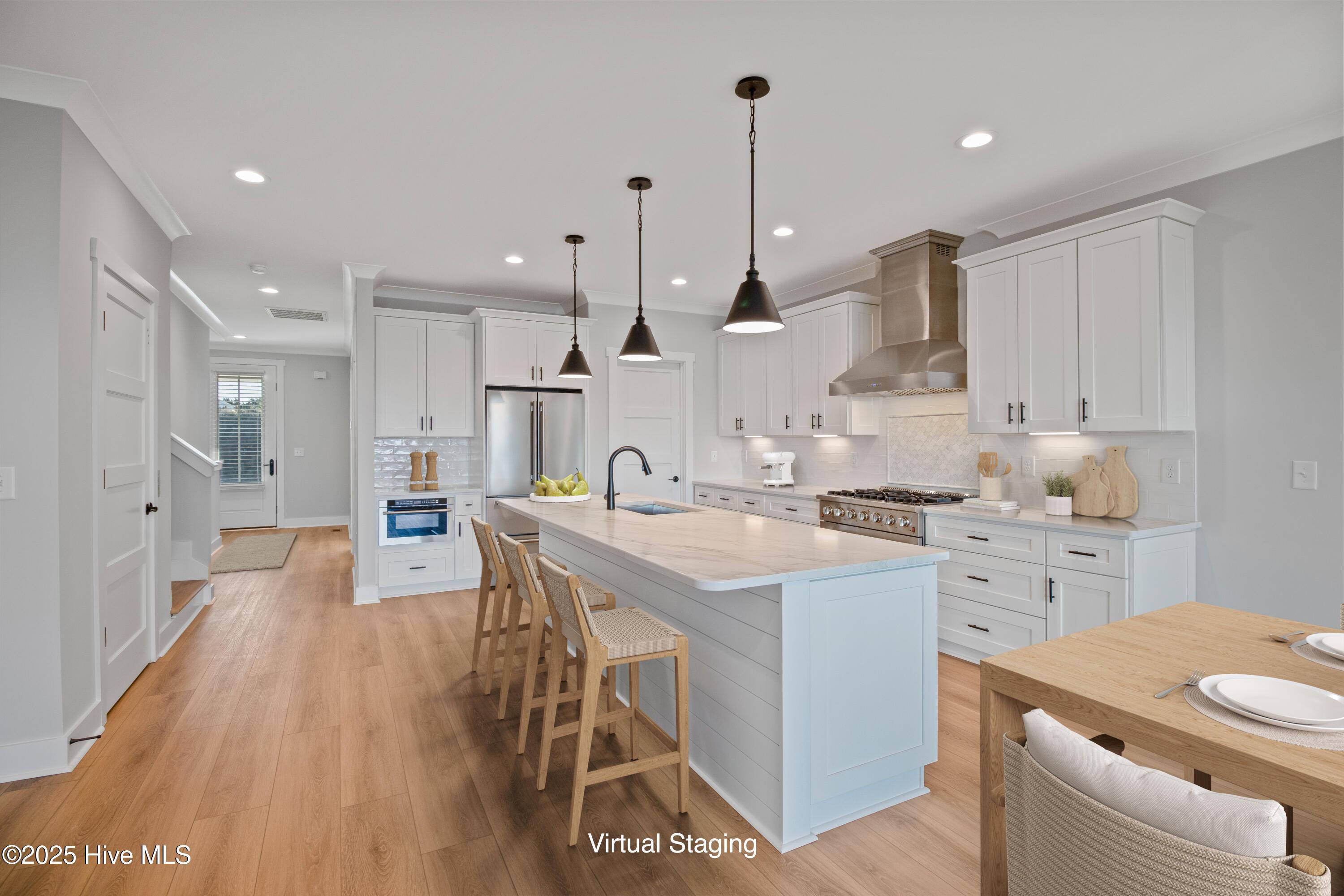 Image 4: West - Kitchen