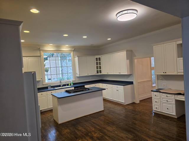 Image 3: 3931 members kitchen 1
