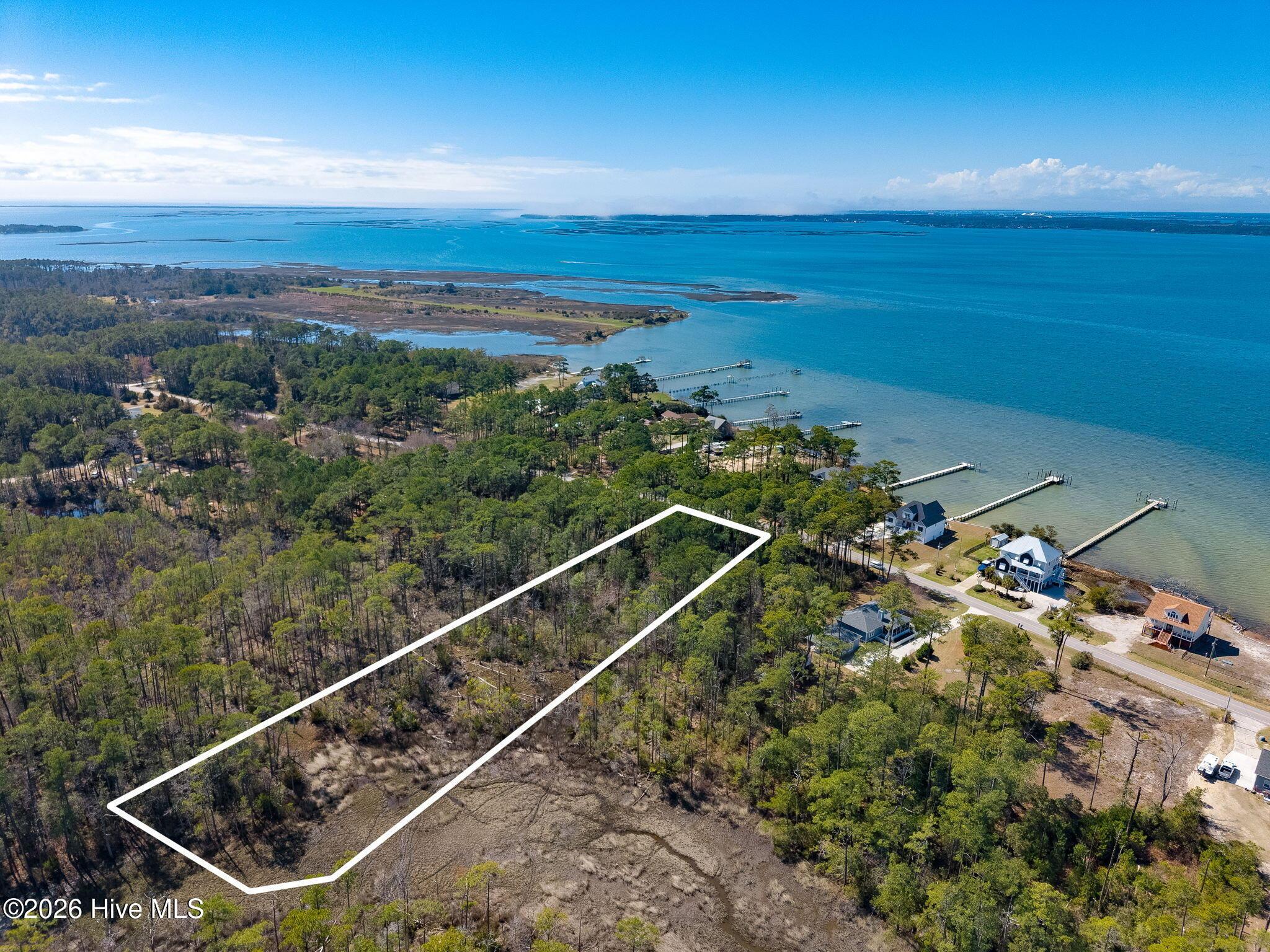 Image 1: 975 Crow Hill
