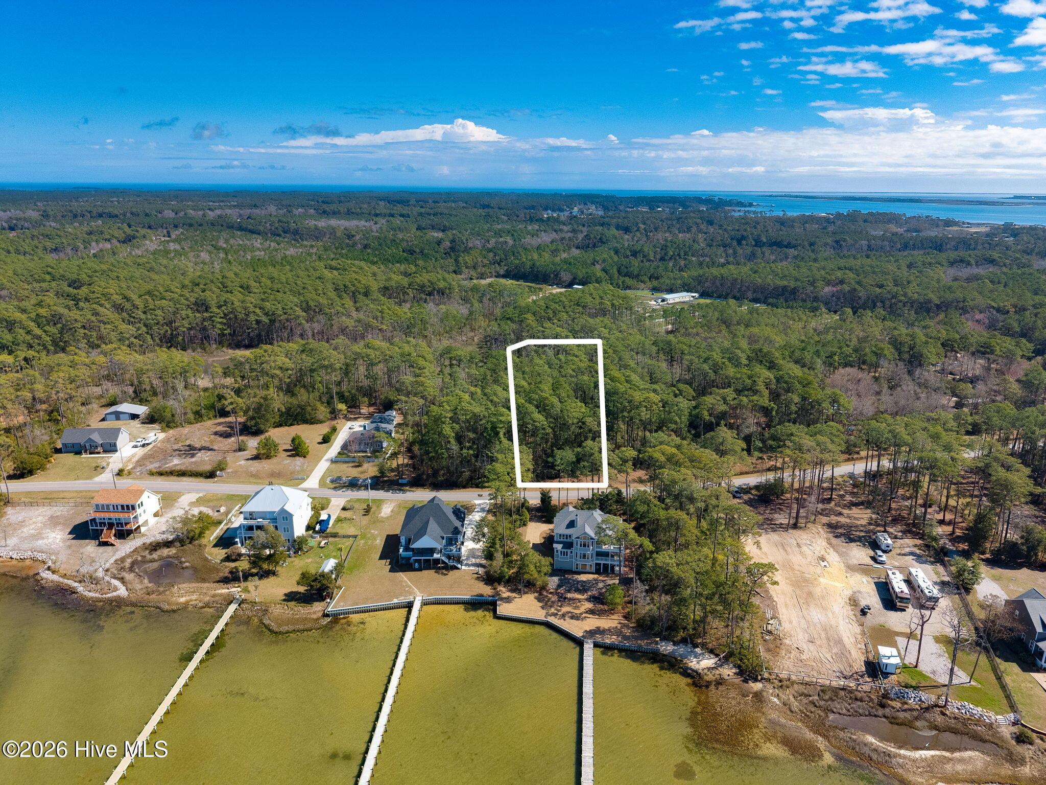 Image 2: 975 Crow Hill