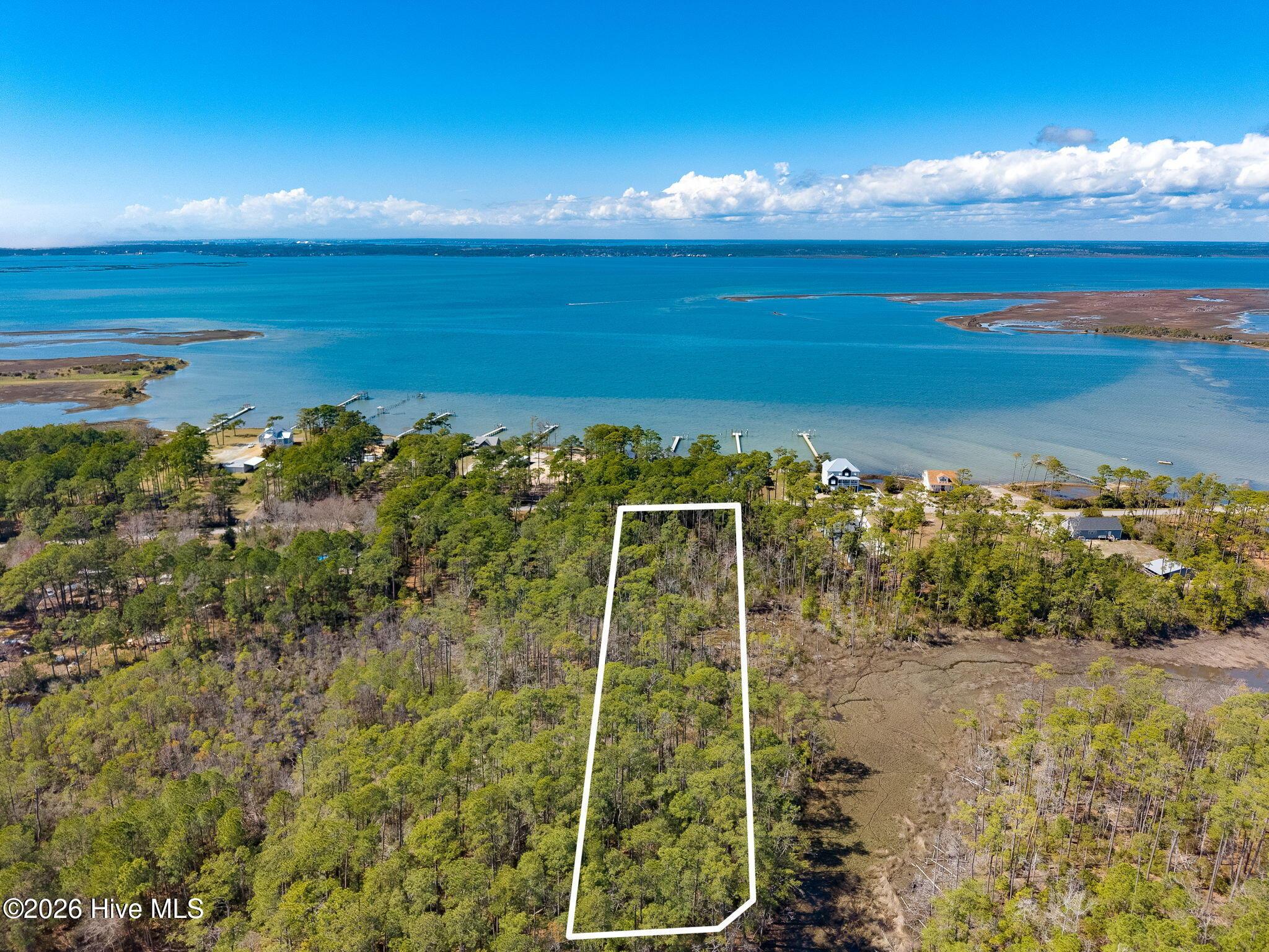 Image 3: 975 Crow Hill