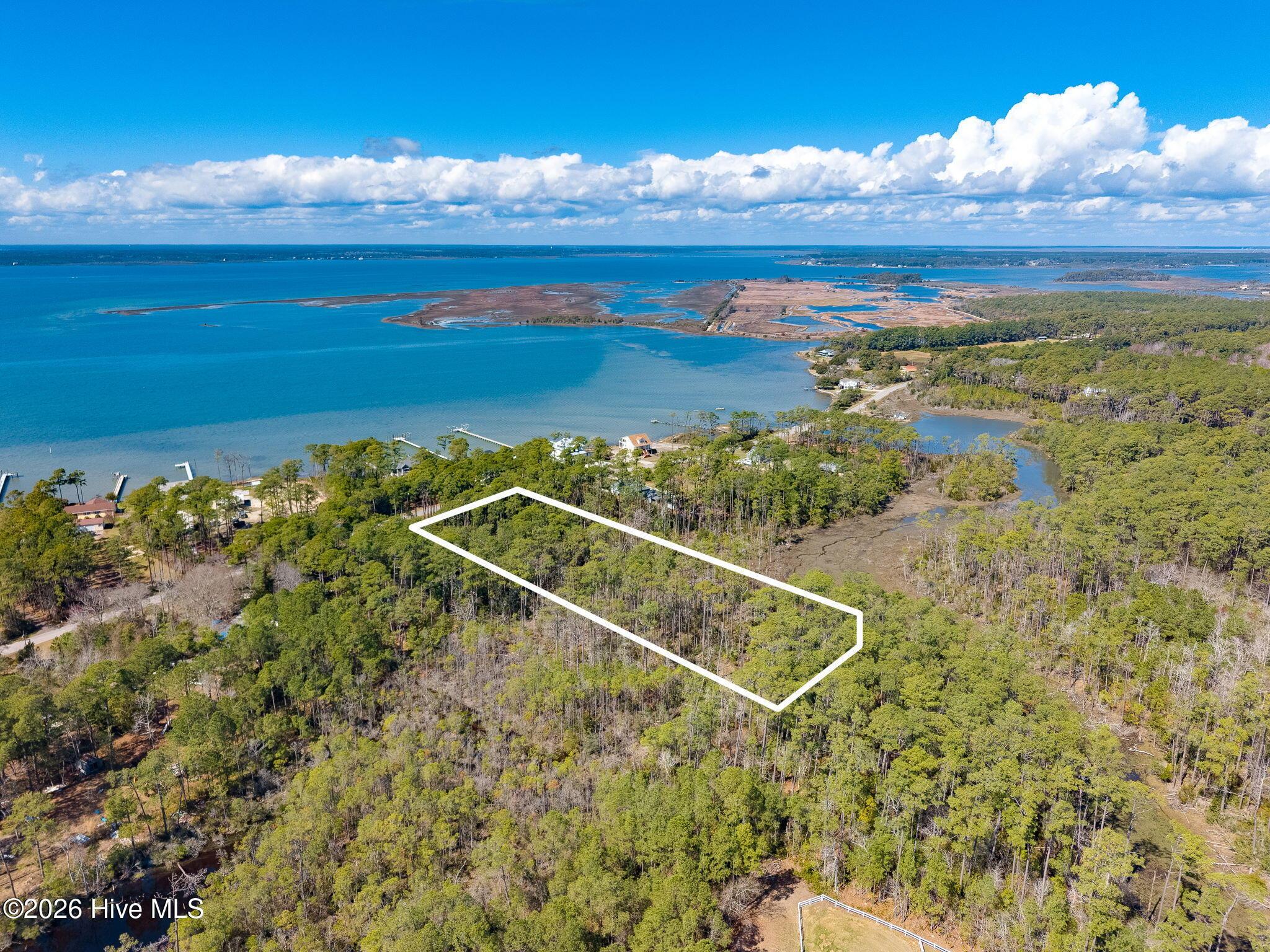 Image 4: 975 Crow Hill