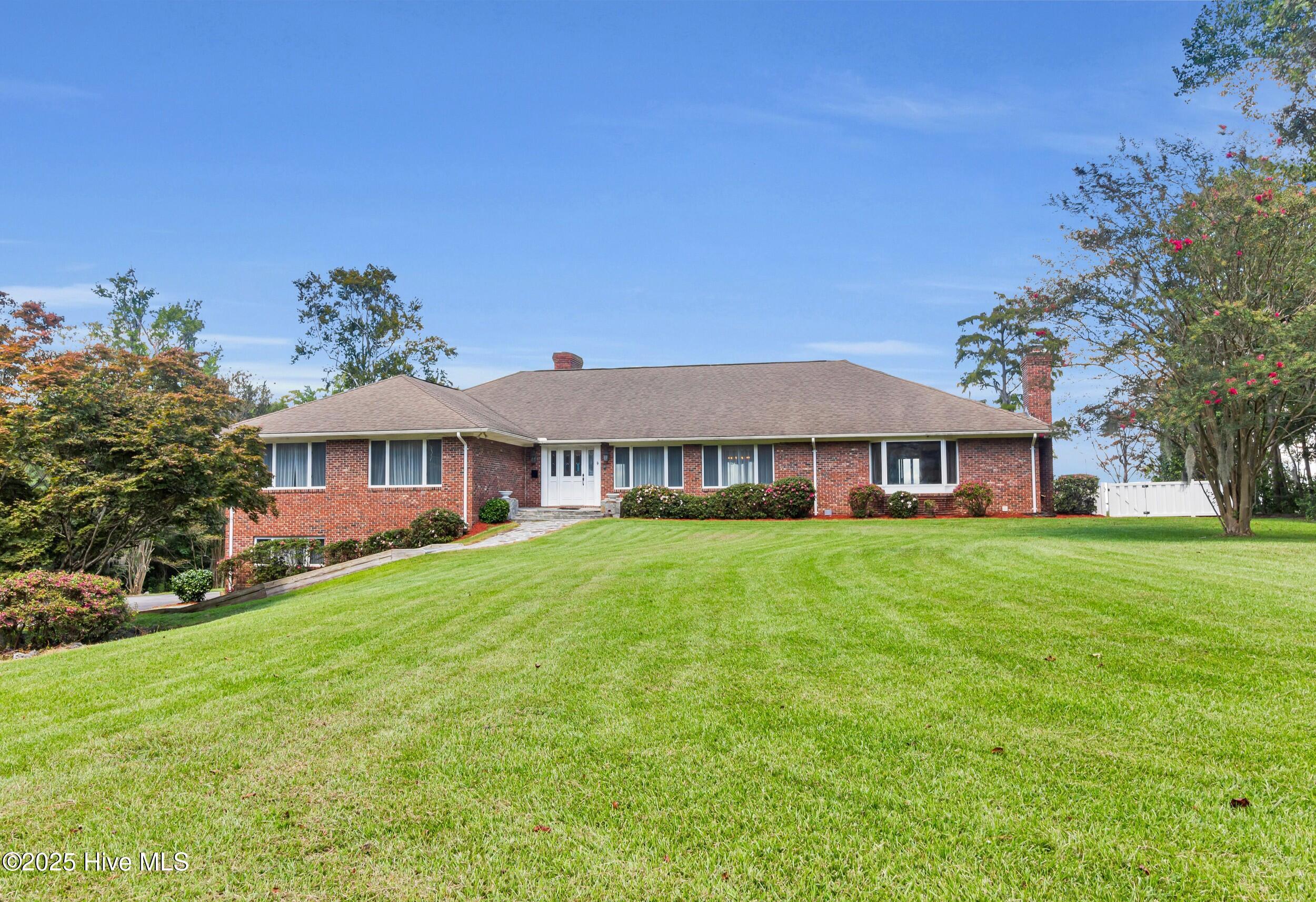 Image 2: 110 Balboa Court