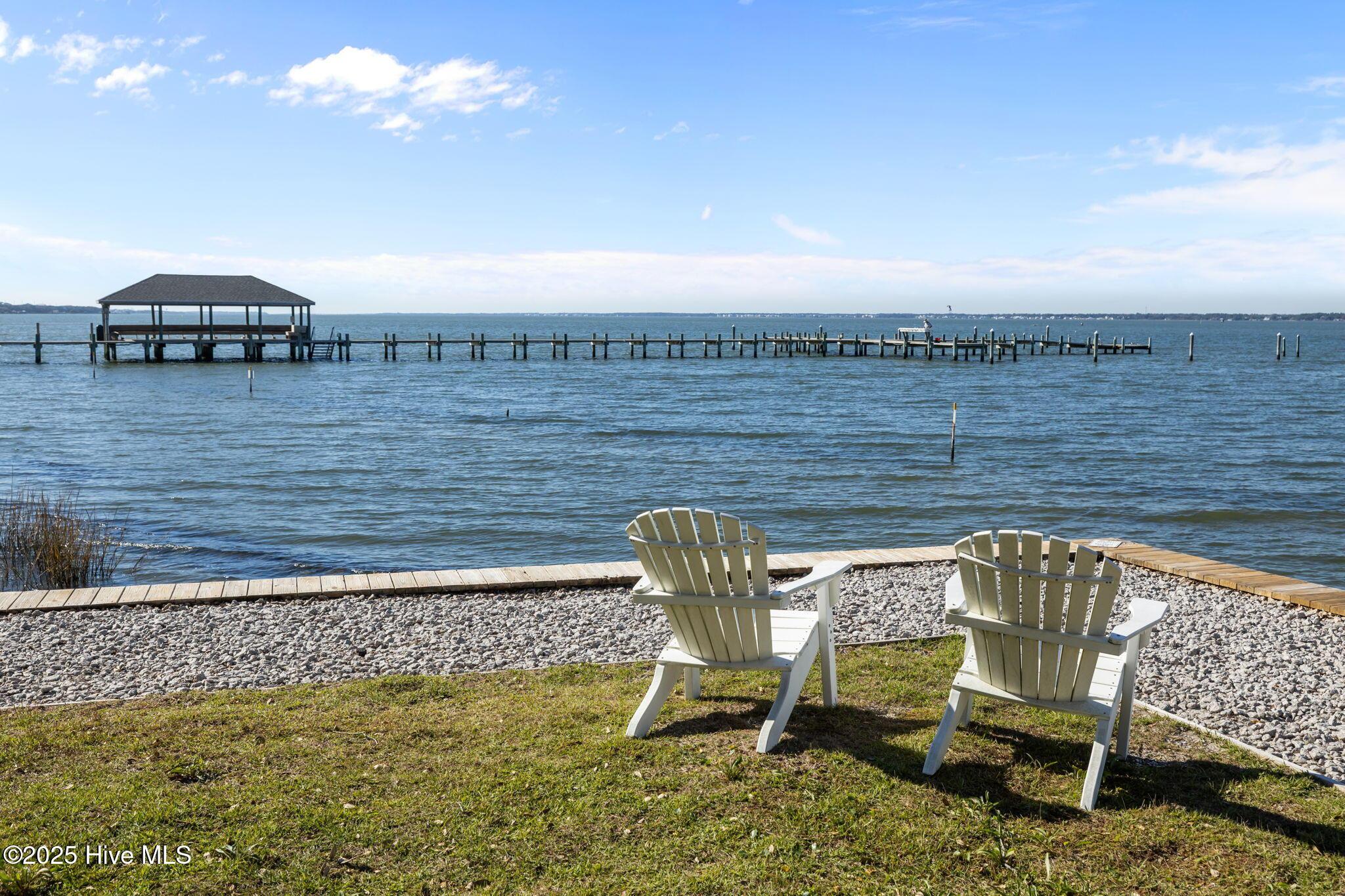 Image 4: Soundfront seating