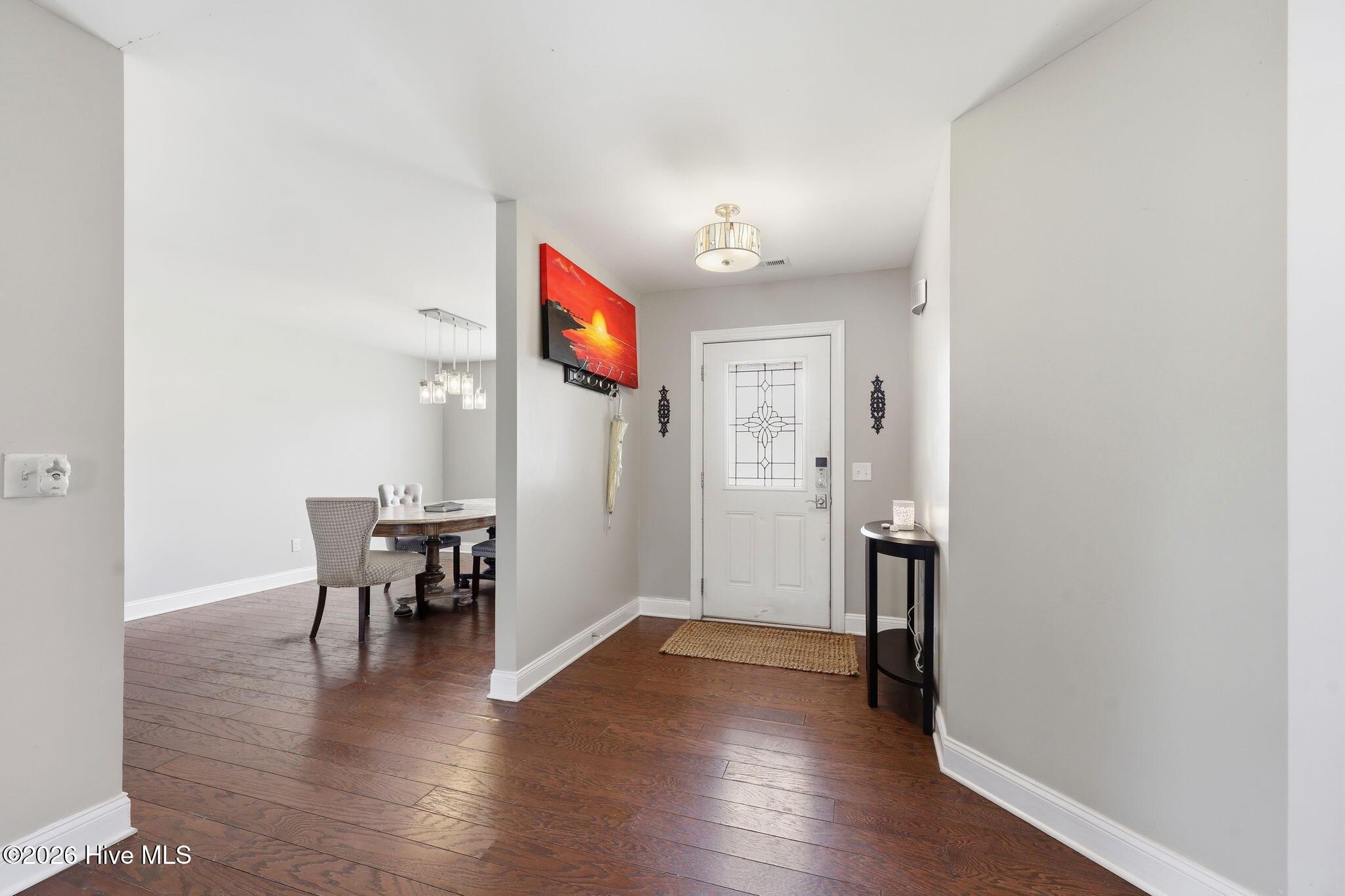 Image 4: 25-web-or-mls-803 Canvas Ct 026