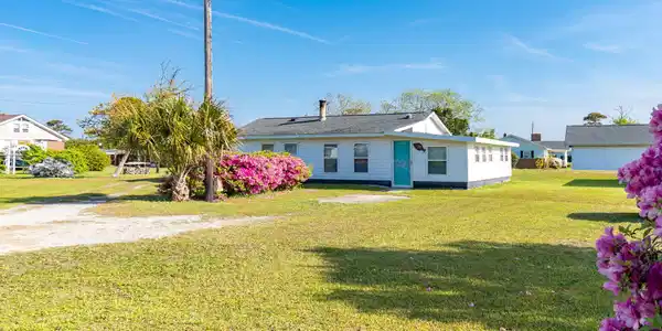 Image 2: 187 Mullens Dr
