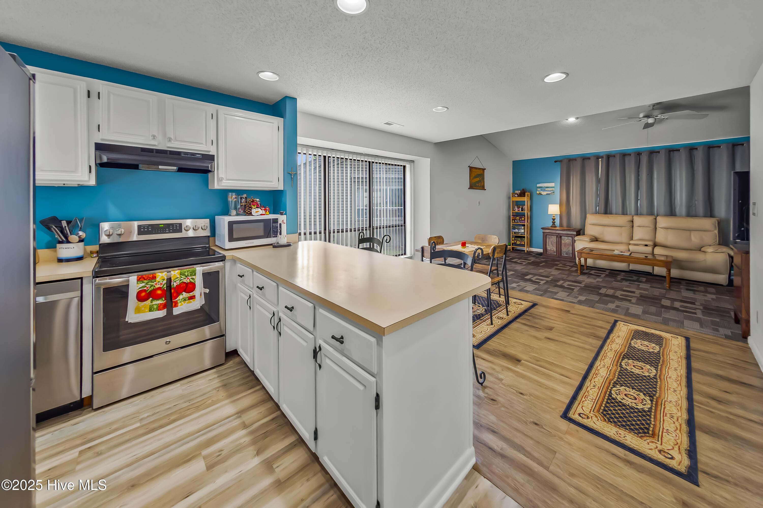 Image 3: 7801Windward006