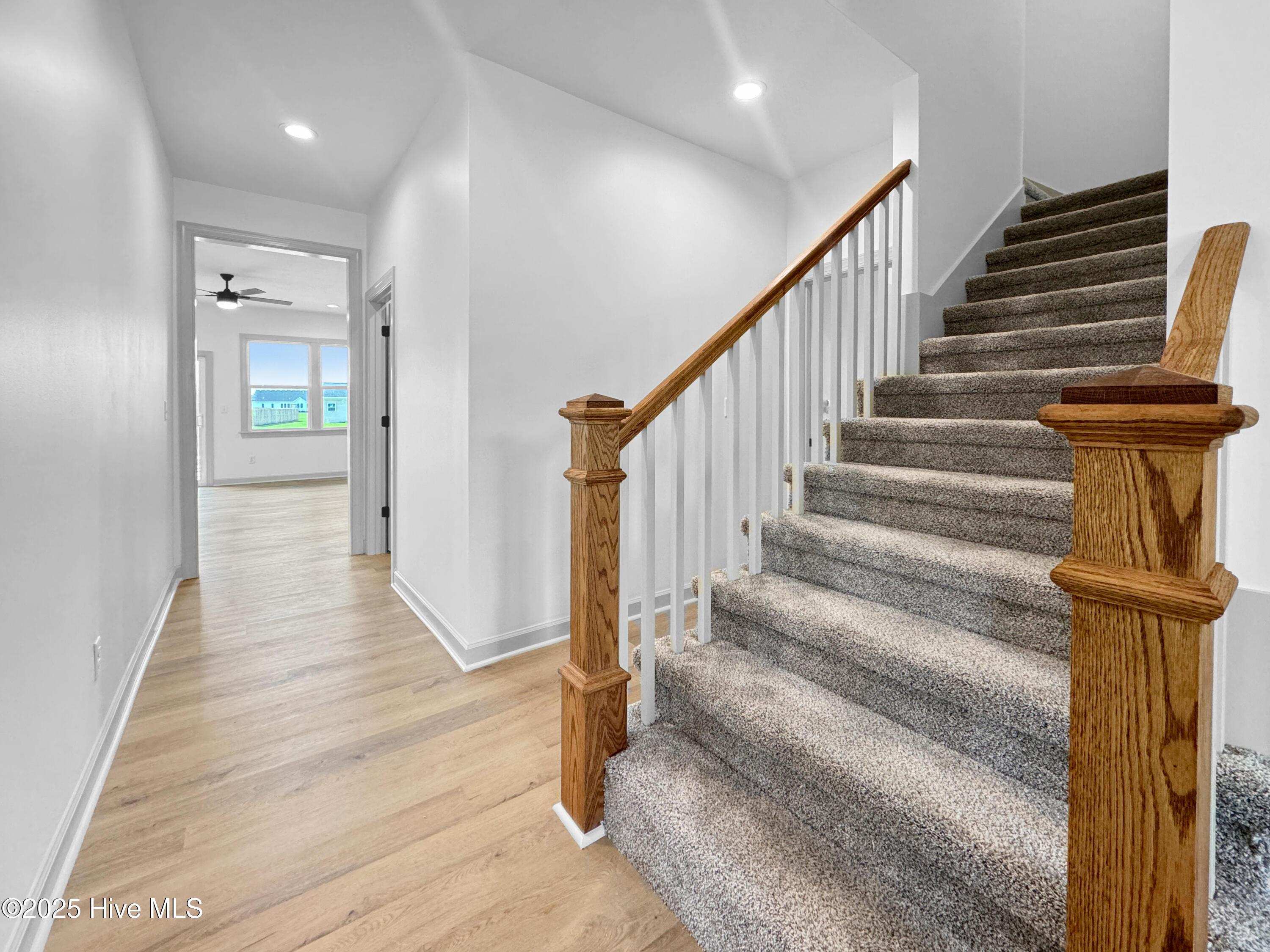Image 3: Foyer