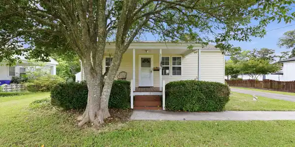 Image 2: 1-web-or-mls-113 Circle Dr 001