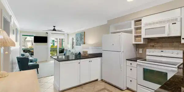 Image 4: Kitchen
