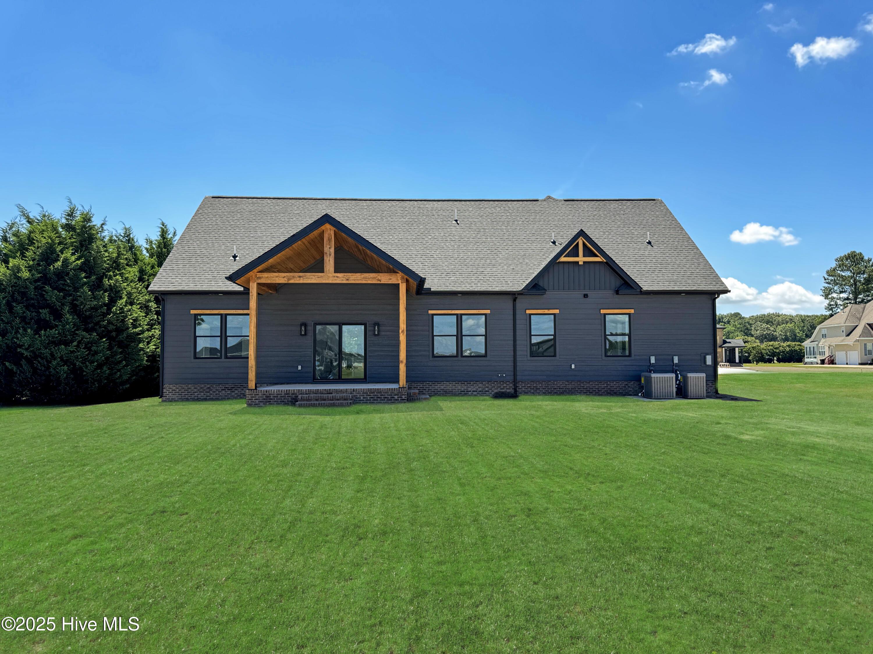 Image 4: Rear of Home