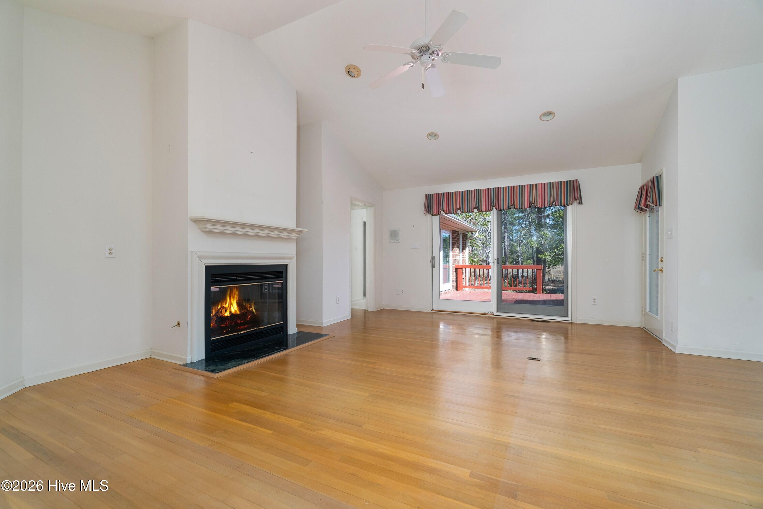 Image 4: 007_Living Room