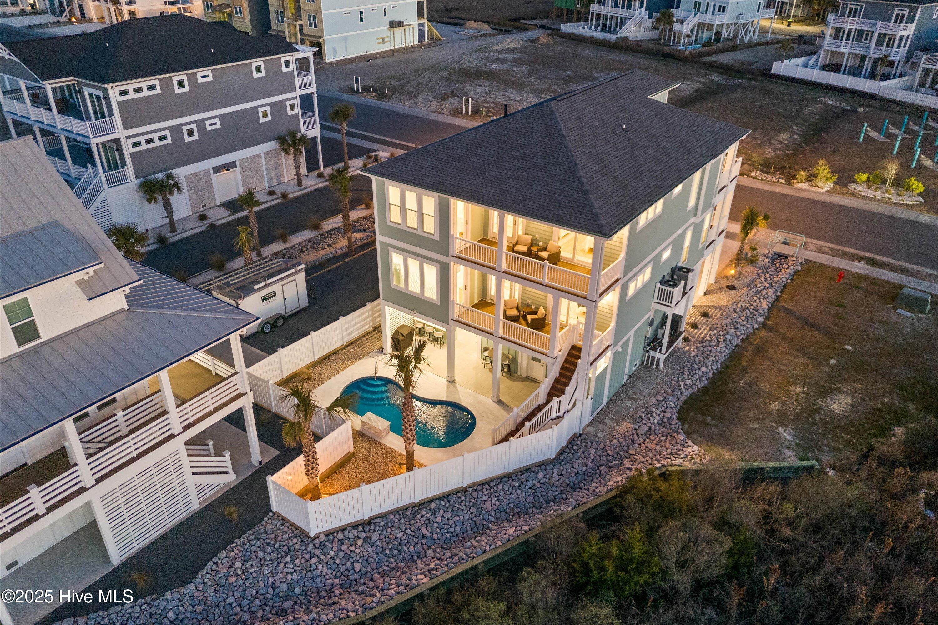 Image 2: 7 Grand View