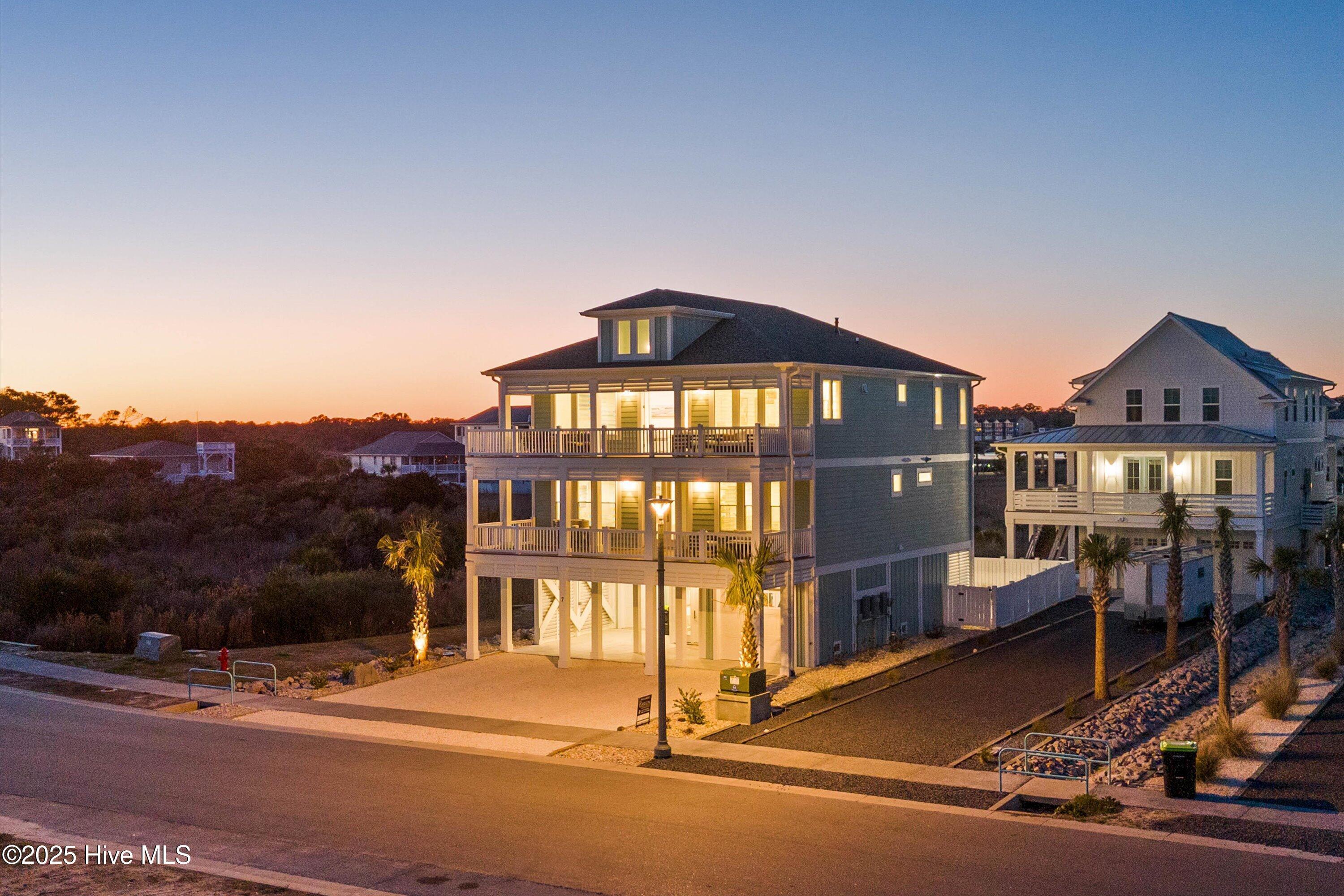 Image 4: 7 Grand View