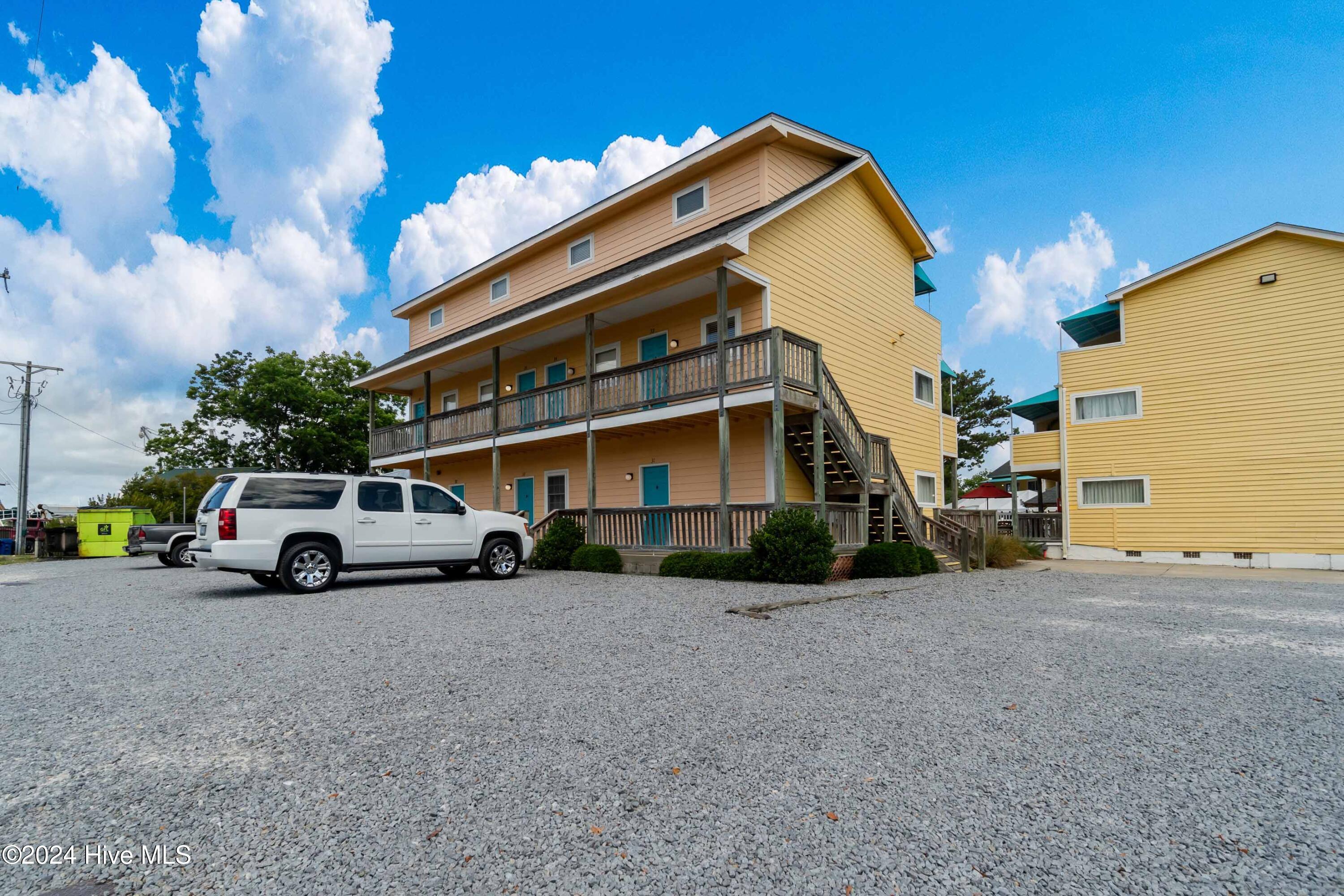 Image 3: 003_Exterior