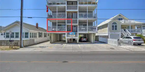 Image 3: Exterior