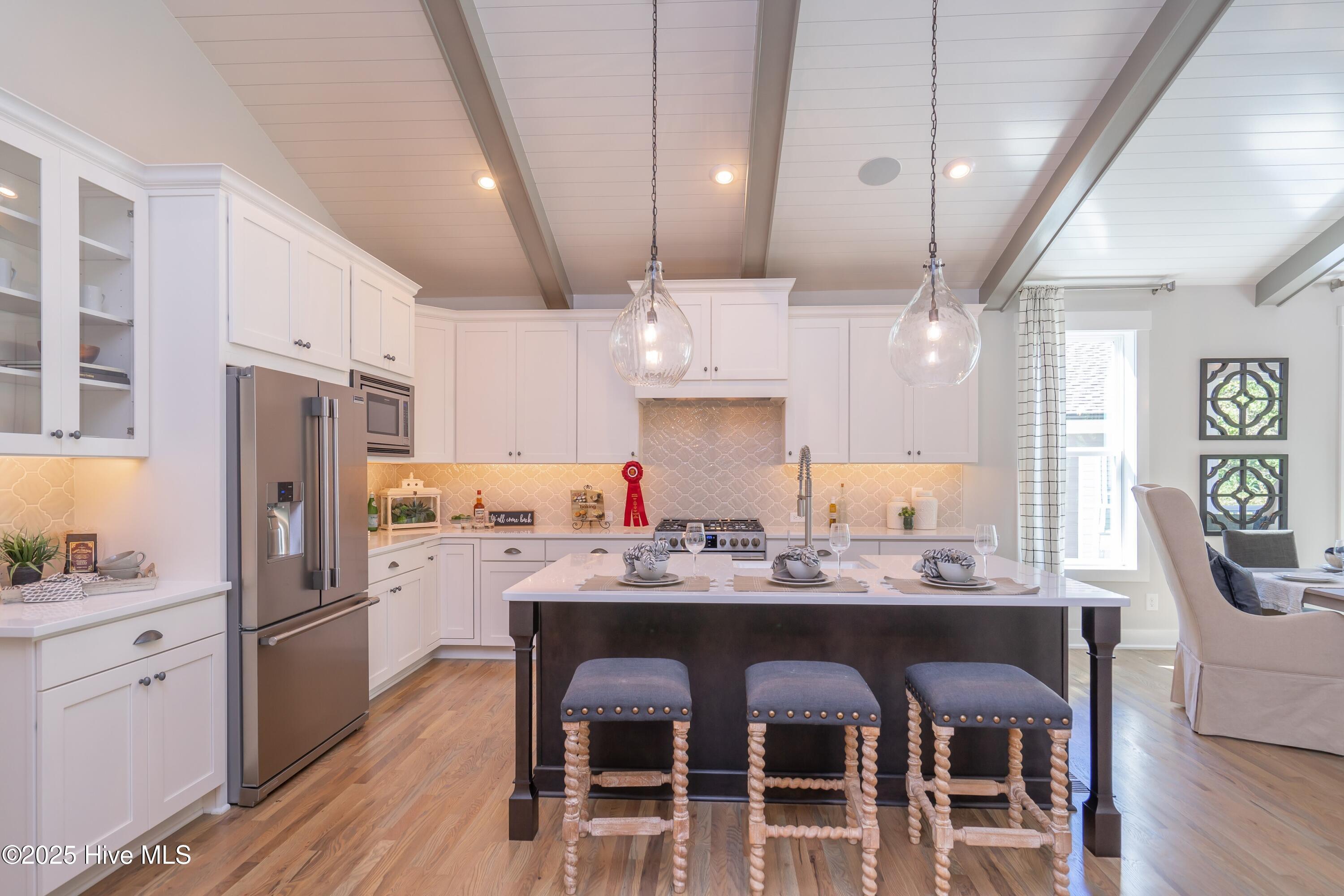 Image 2: Similar Construction Kitchen