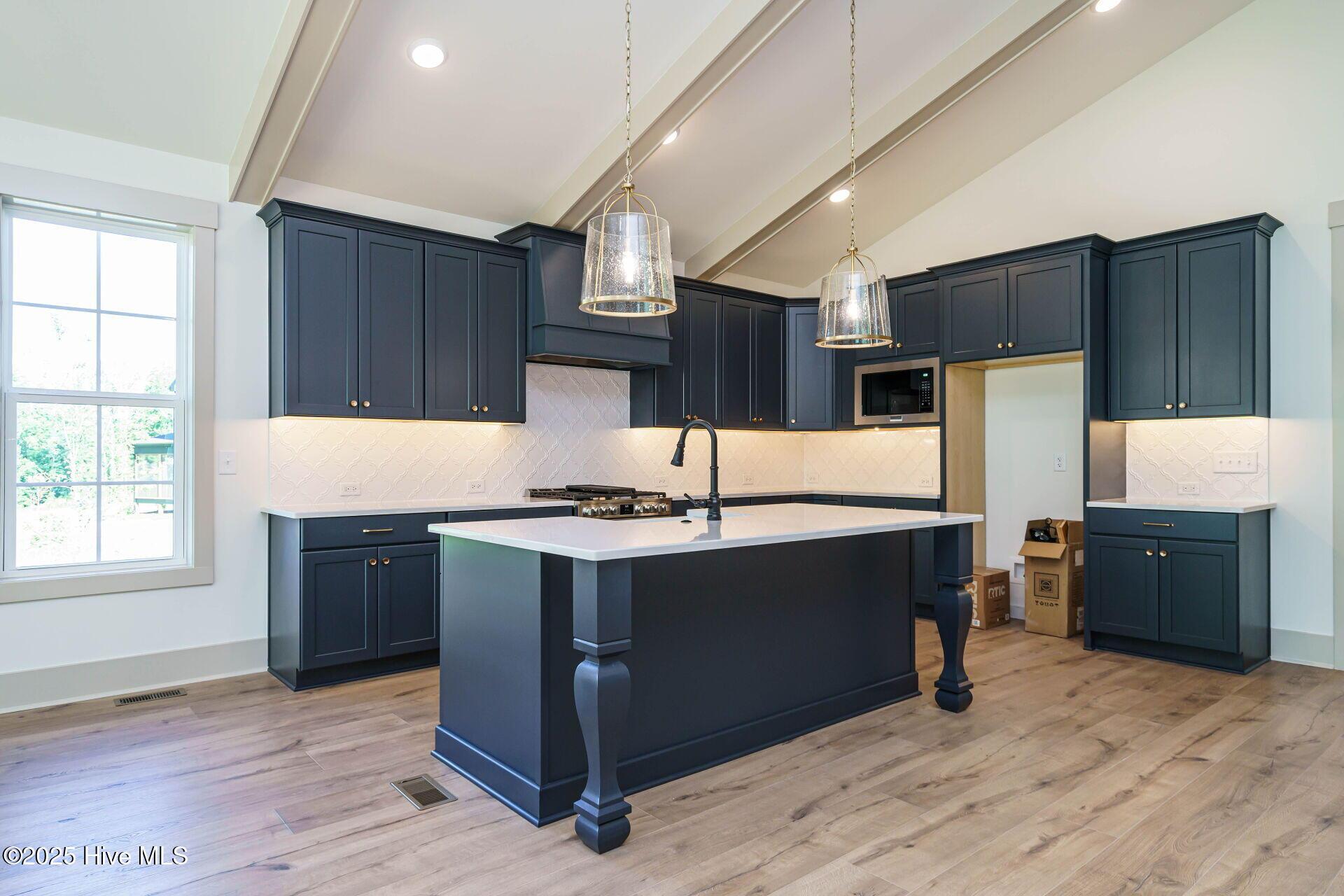 Image 3: Similar Construction Kitchen