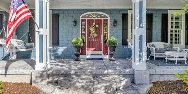 Image 3: 6179 COMPASS COURT