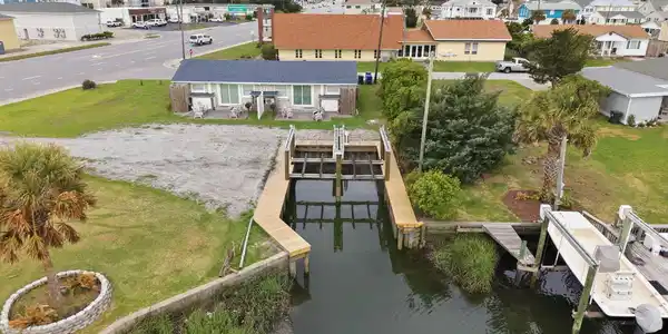 Image 2: Back and Boat lifts