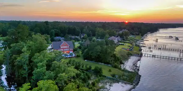 240 Drake Landing