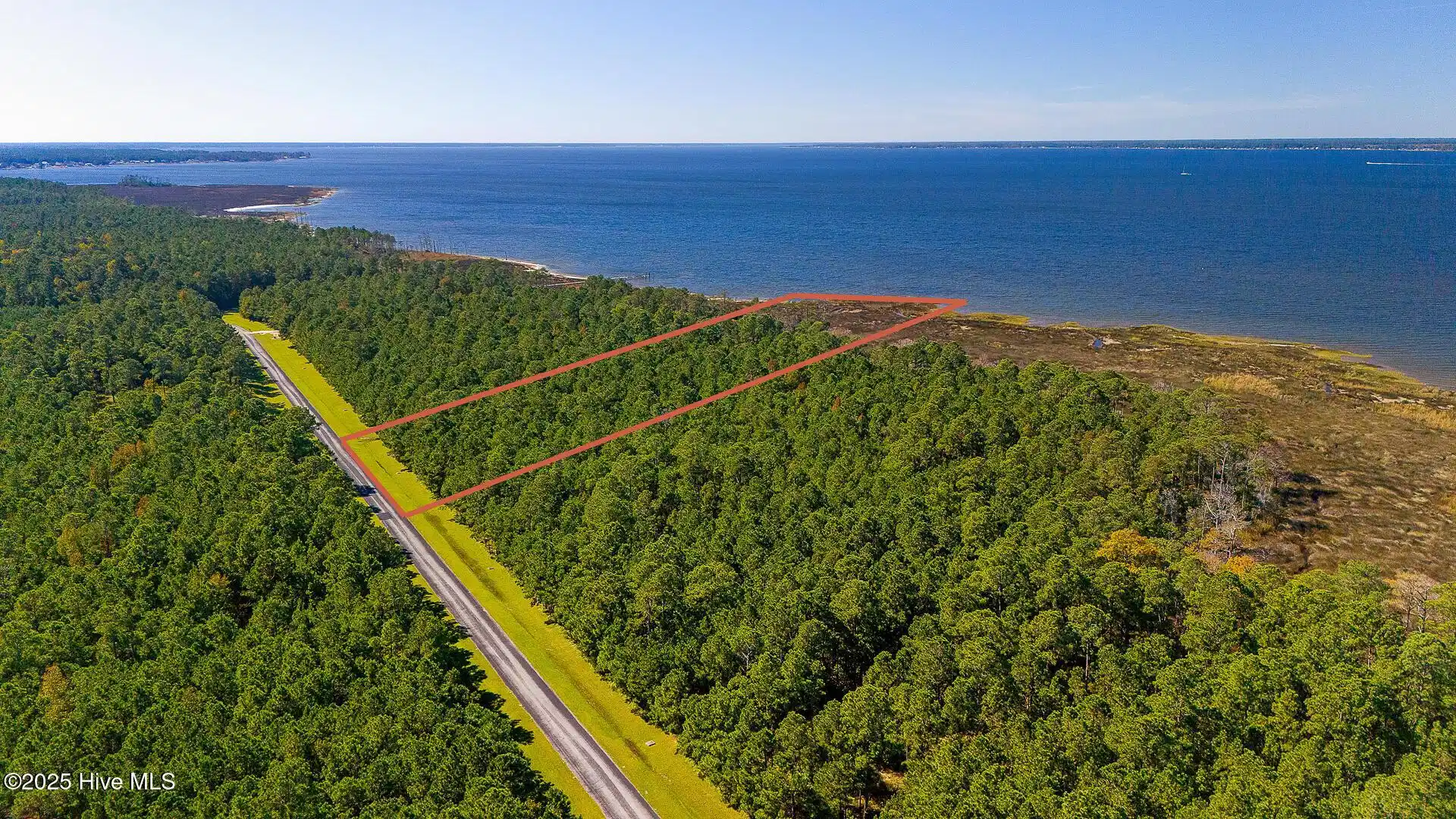 Image 1: Waterfront lot in Merrimon Bay