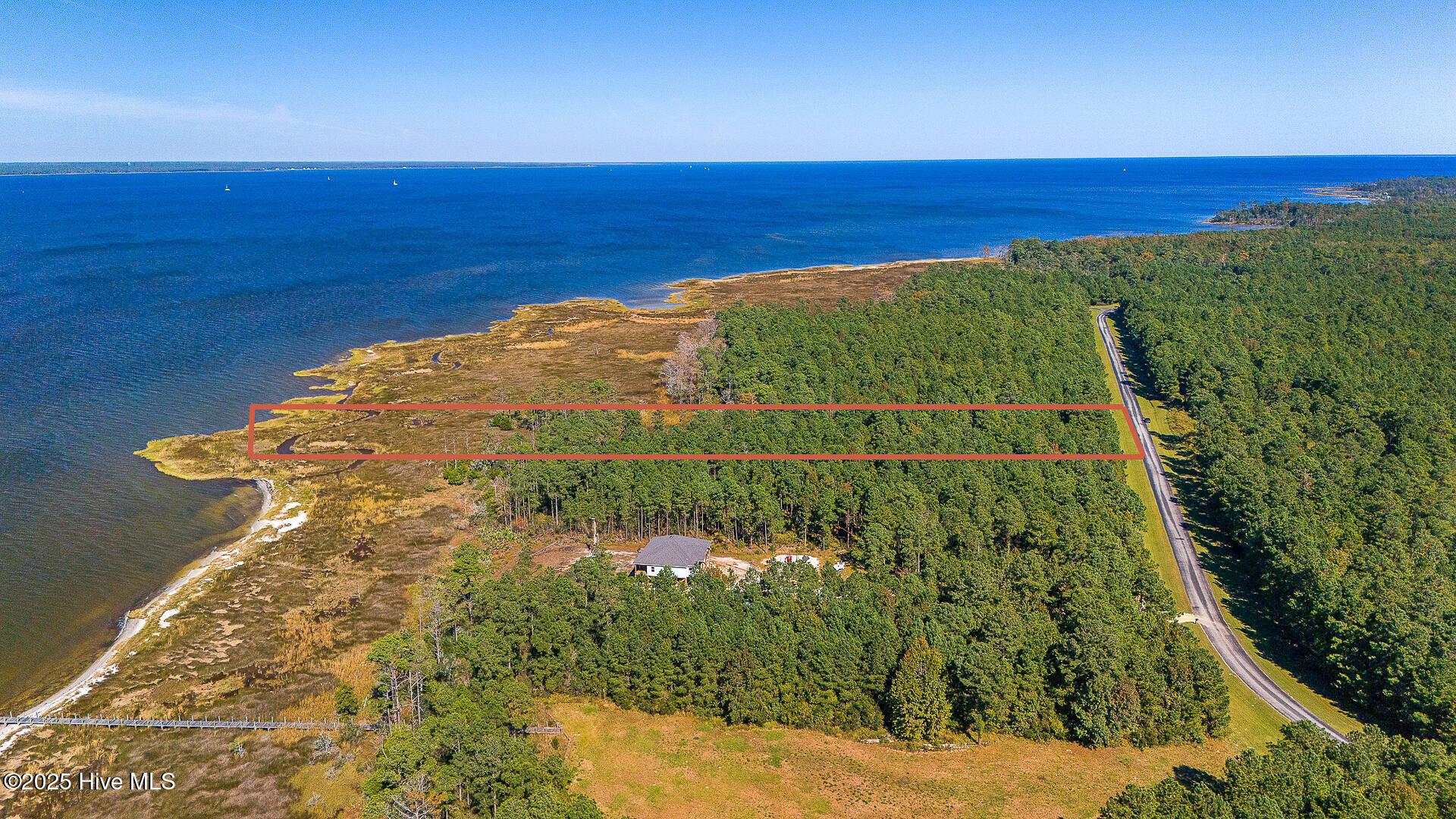 Image 2: Waterfront lot in Merrimon Bay