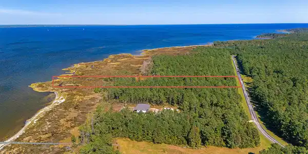 Image 2: Waterfront lot in Merrimon Bay