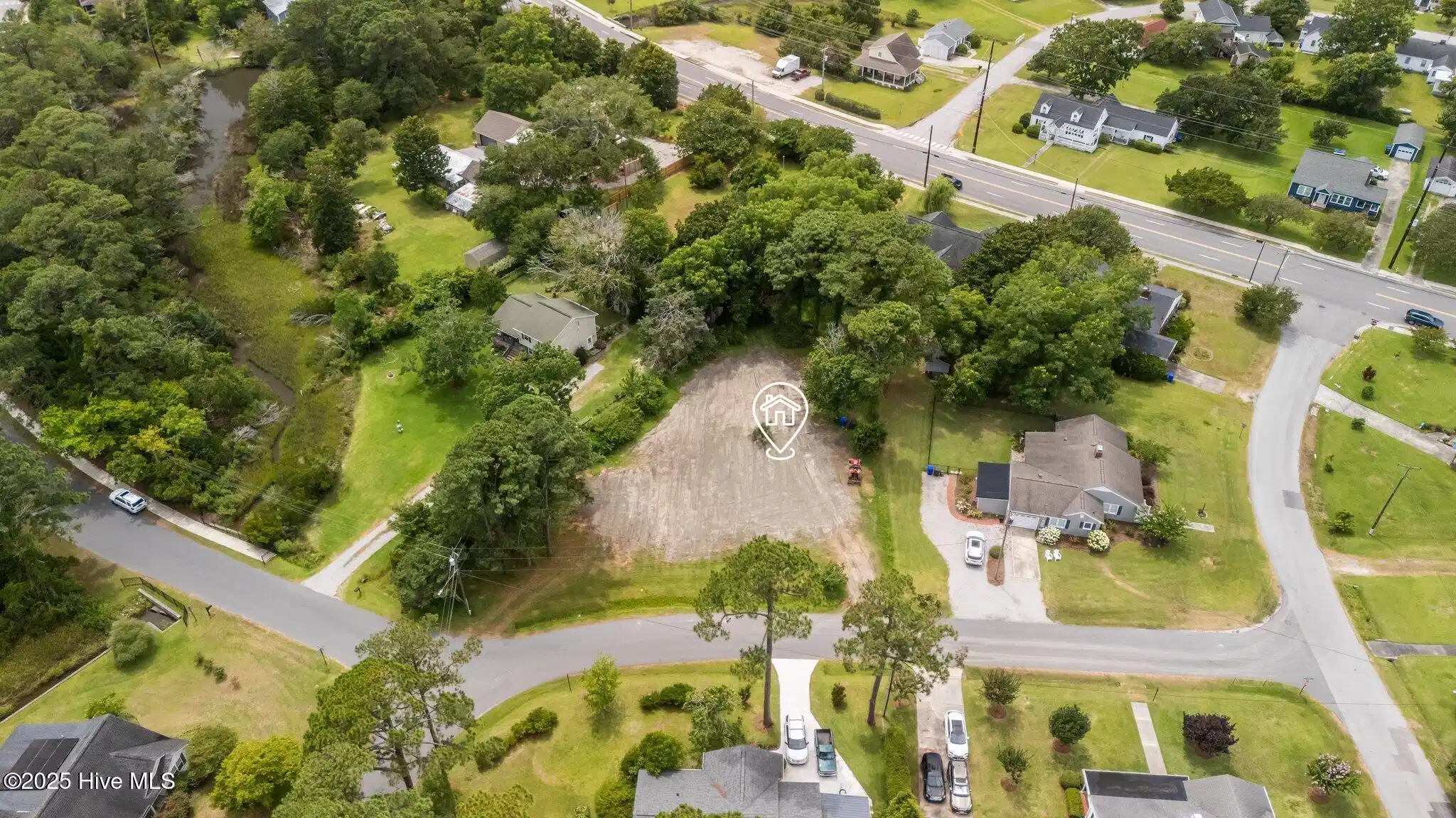 Image 1: 203 Sherwood Blvd Arial w Arrow