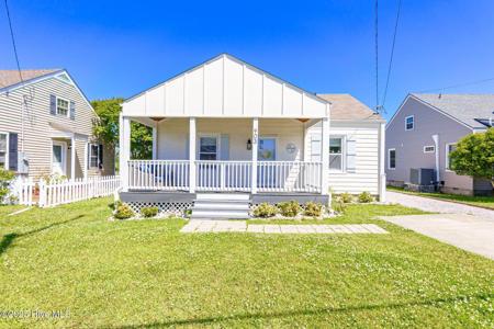 903 Live Oak Street