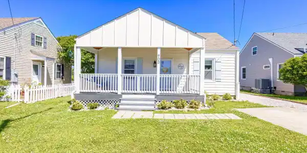903 Live Oak Street