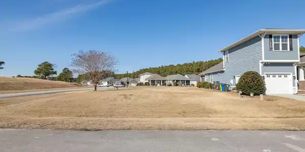 Image 3: 106 Finch Loop Road