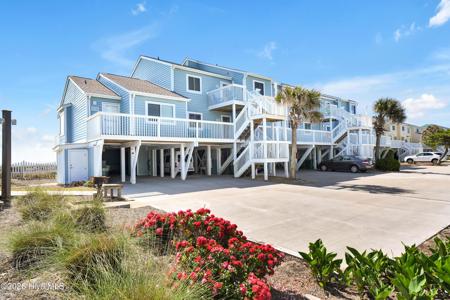 502 Pelican Court