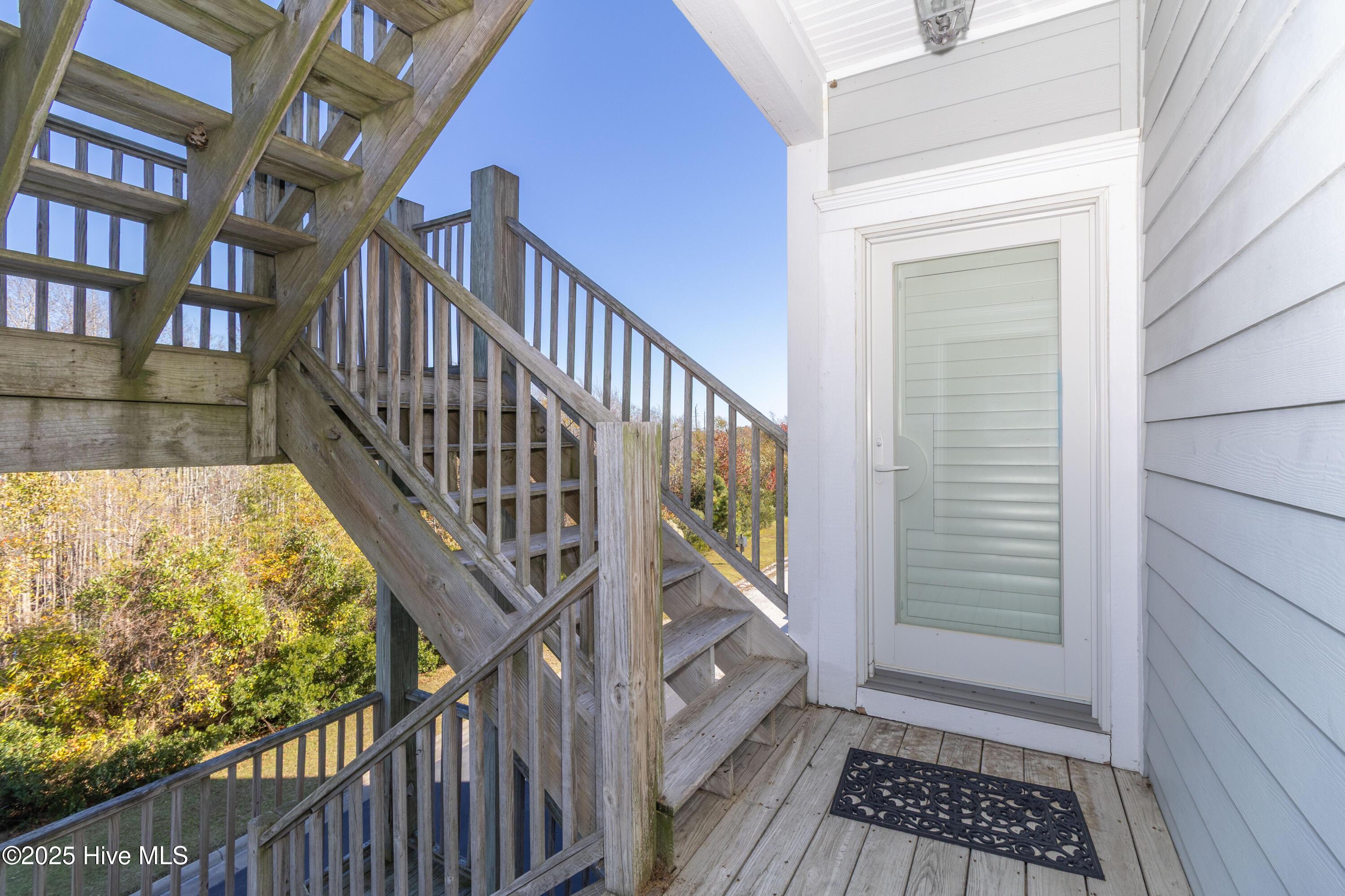 Image 3: 152 Exterior Stairs